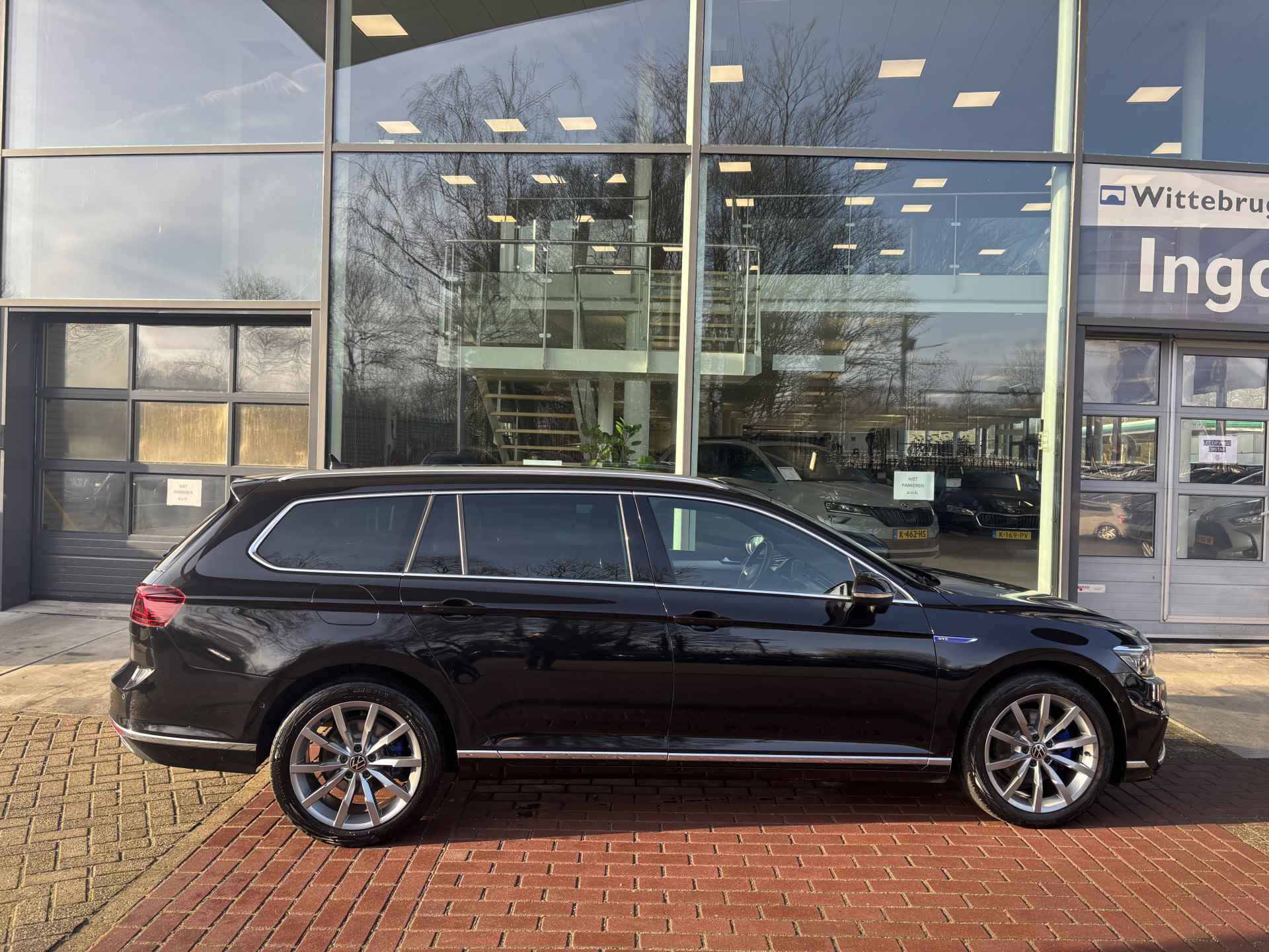 Volkswagen Passat Variant 1.4 TSI PHEV GTE Business / Panorama dak / 18 Inch / Leer / Zwenkbare trekhaak / Led Matrix / Virtual Cockpit / Memory Seat + Massage - 17/33