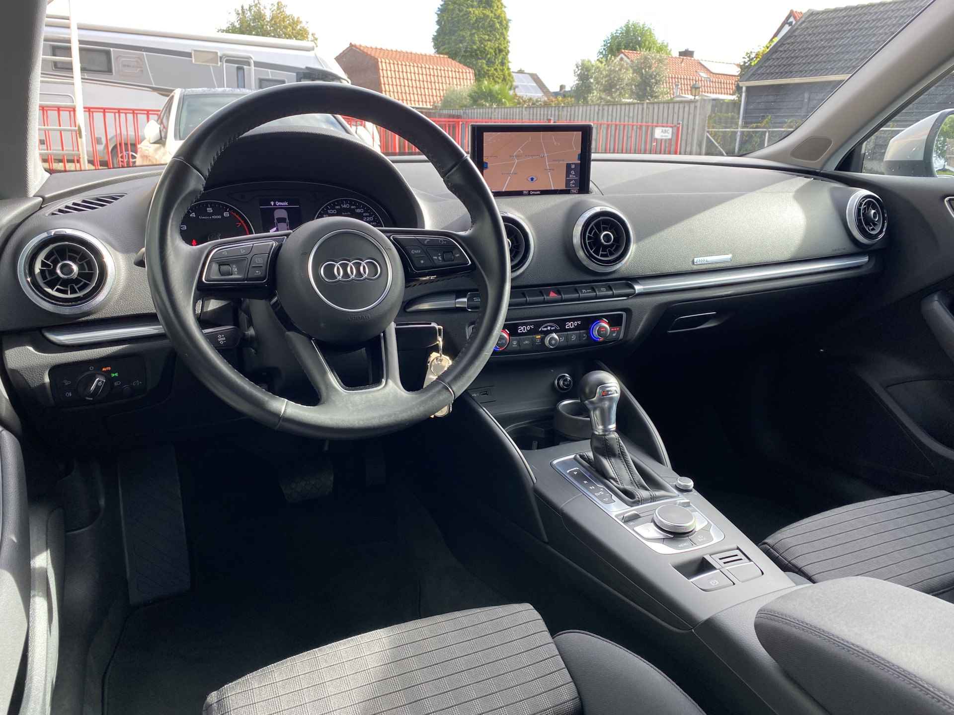 Audi A3 Sportback 1.5 TFSI CoD 150 pk Sport S Line Edition AUT. | dealer onderh. | navigatie | sportstoelen | trekhaak | privacy glas - 18/45