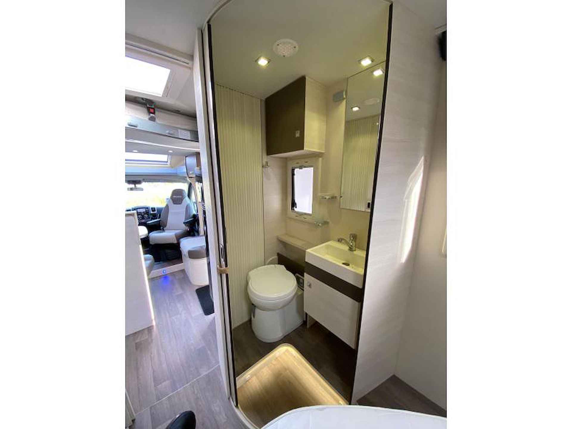 Chausson Titanium 718 XLB Queensbed Hefbed 41000 km - 20/22