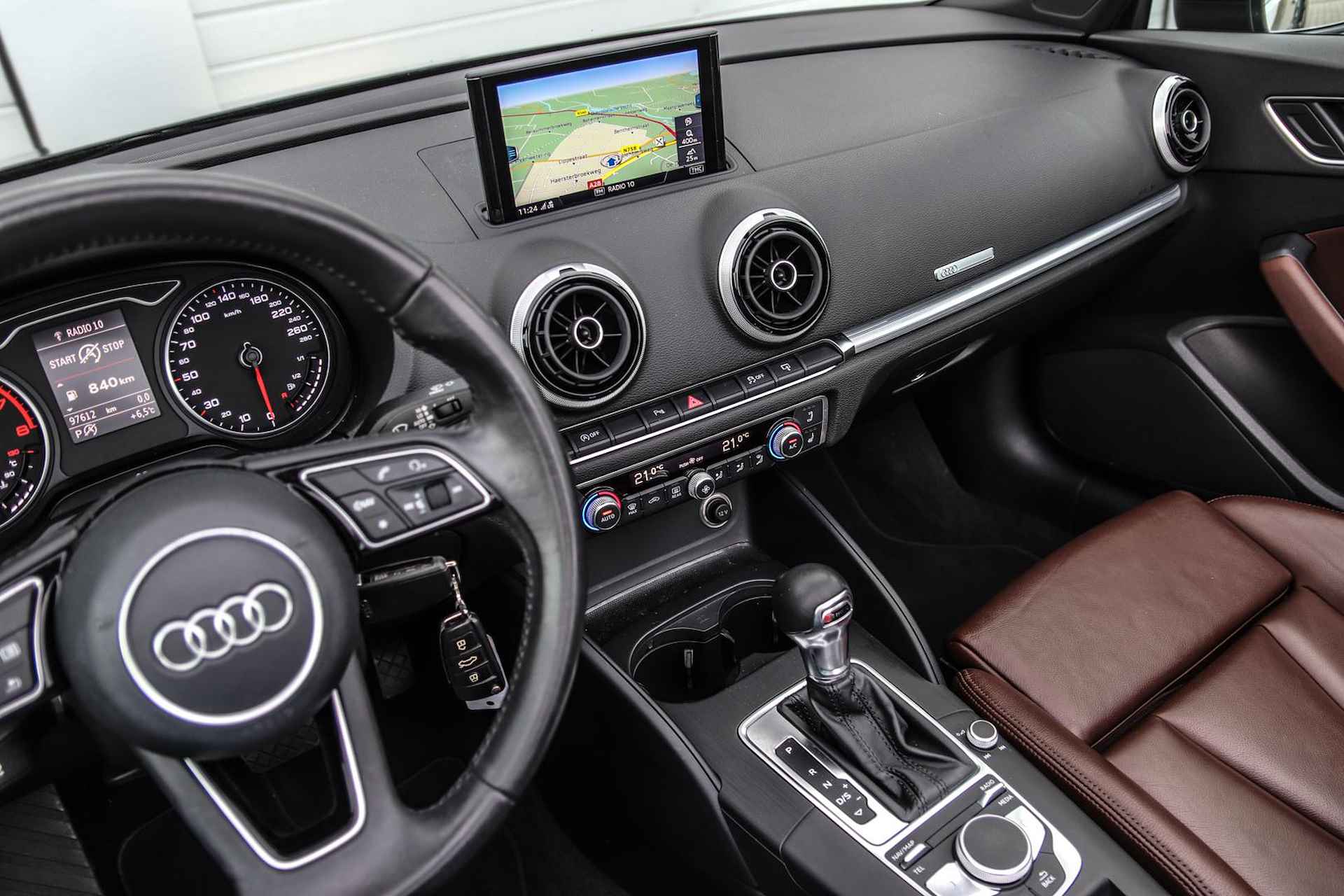 Audi A3 Cabriolet 1.4 TFSI CoD 150pk S-tronic S-Line | Nekverwarming | Leder - 23/41