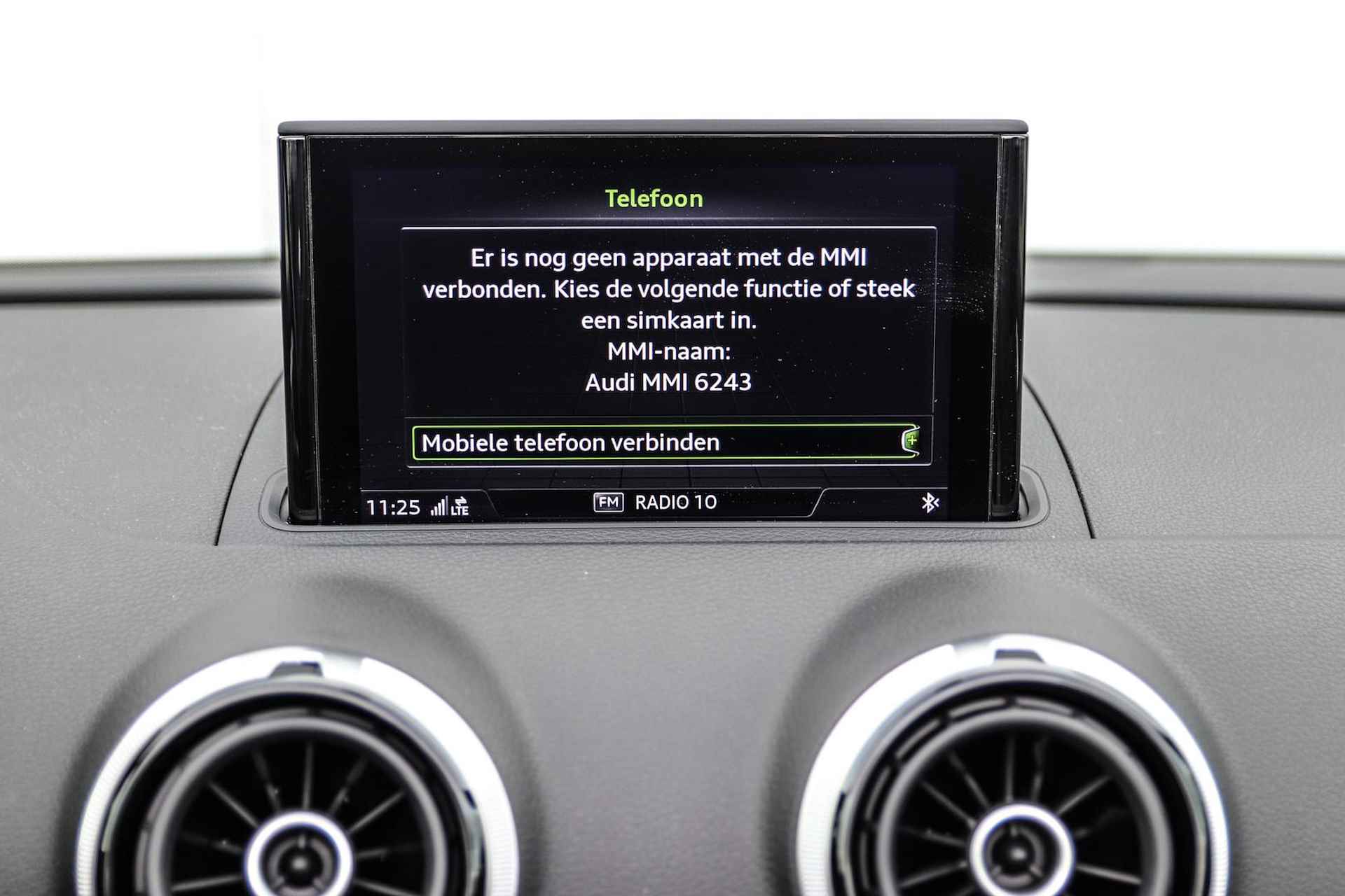 Audi A3 Cabriolet 1.4 TFSI CoD 150pk S-tronic S-Line | Nekverwarming | Leder - 30/41