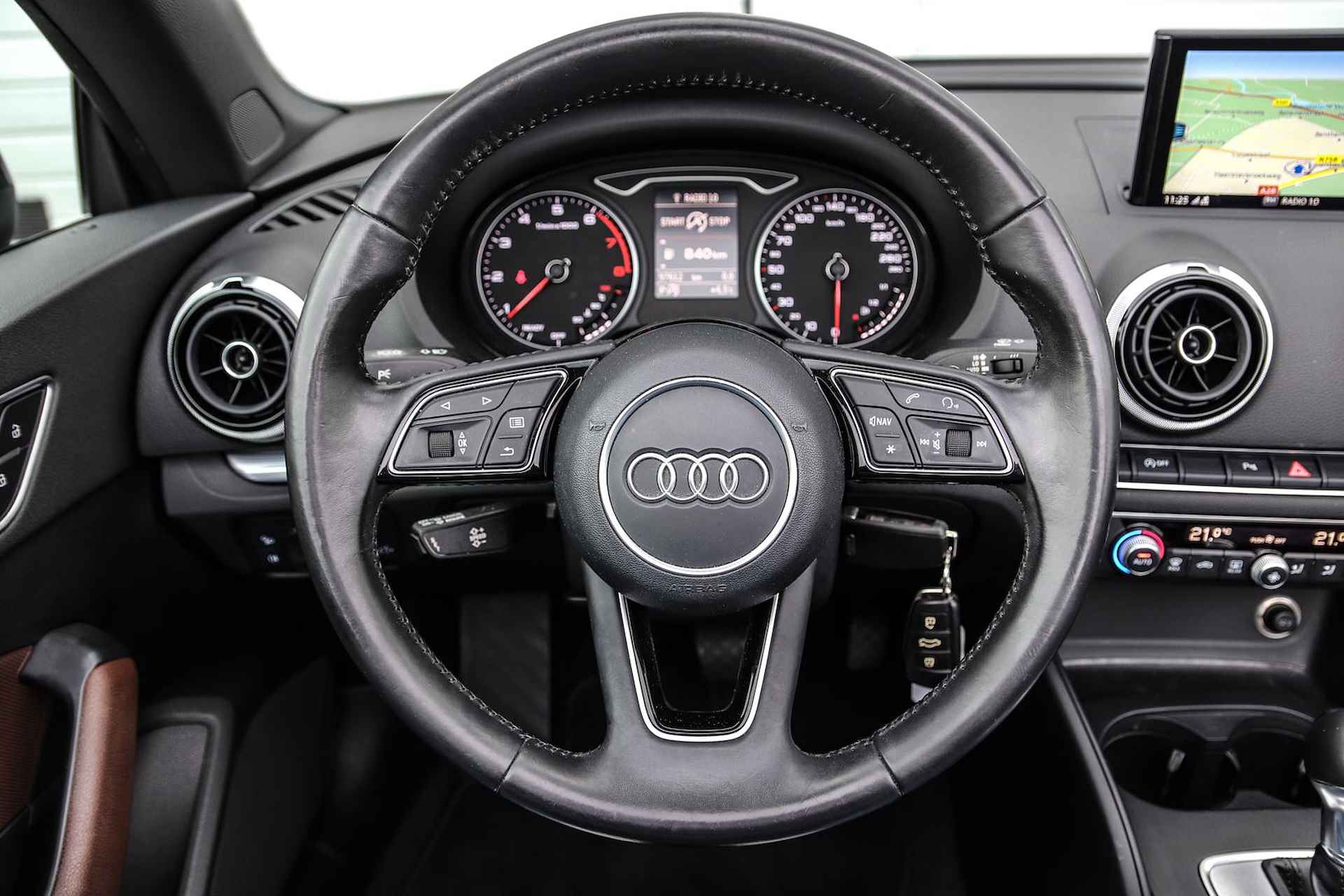 Audi A3 Cabriolet 1.4 TFSI CoD 150pk S-tronic S-Line | Nekverwarming | Leder - 35/41