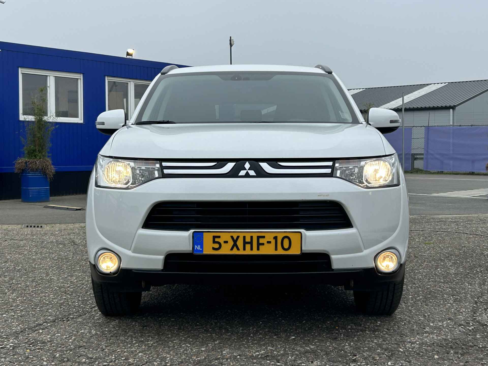 Mitsubishi Outlander 2.0 Intense | Trekhaak | Cruise control | Parelmoer | Climate control | - 12/34