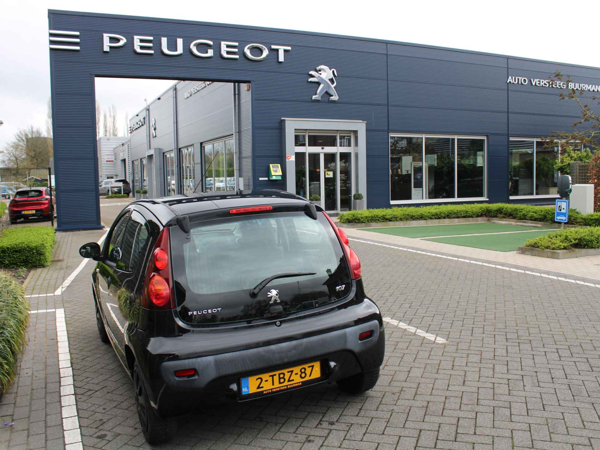 Peugeot 107 1.0 68 PK Access Accent 5-drs Airco, Winterbandenset beschikbaar (incl), 5 drs - 19/24