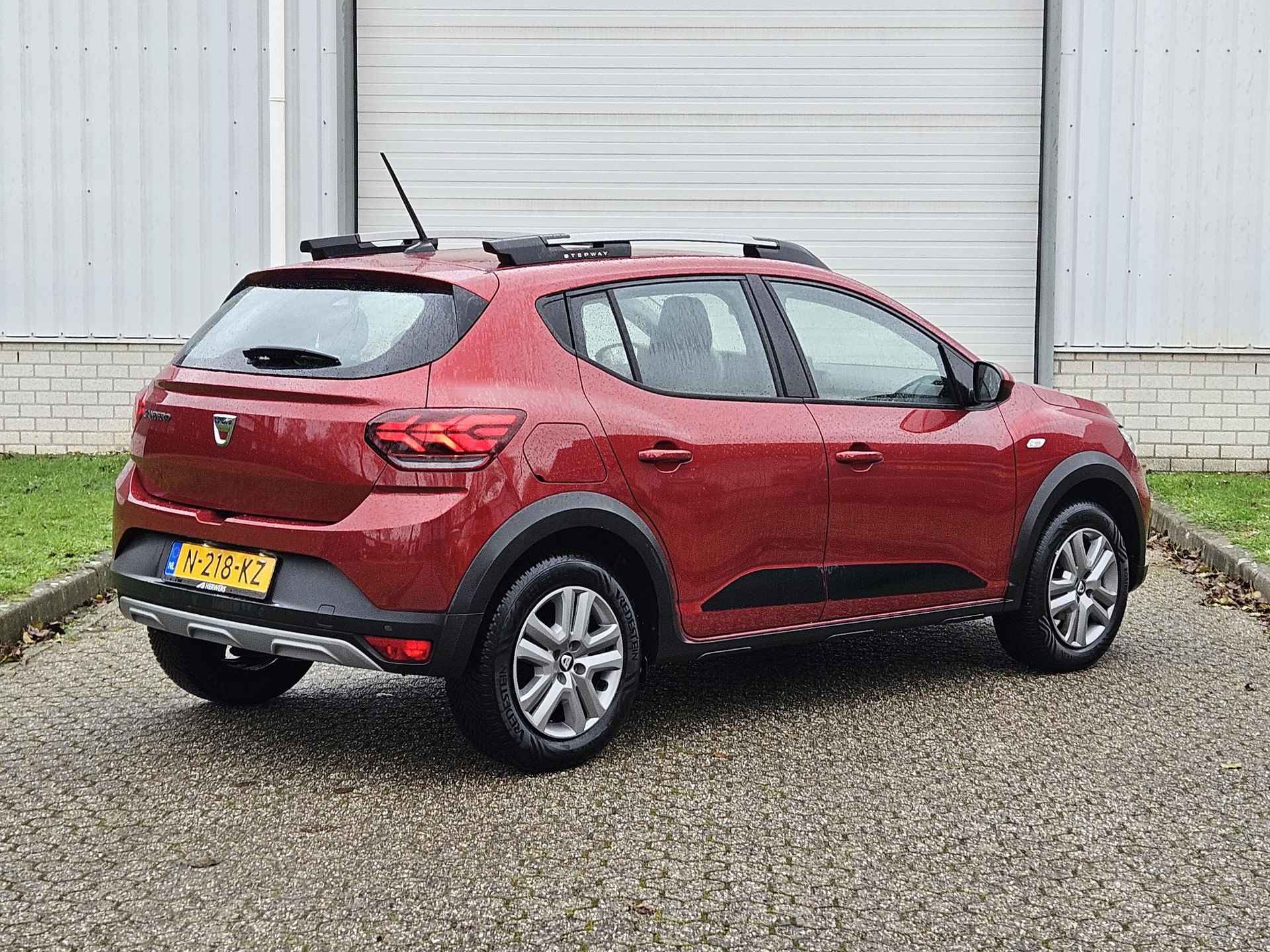 Dacia Sandero Stepway 1.0 TCe 90 Comfort / 1e Eigenaar / Dealer Onderhouden / All Season Banden / Draadloos Carplay / Android Auto / Sensoren Achter / Cruise Control / LED Lampen / - 3/42