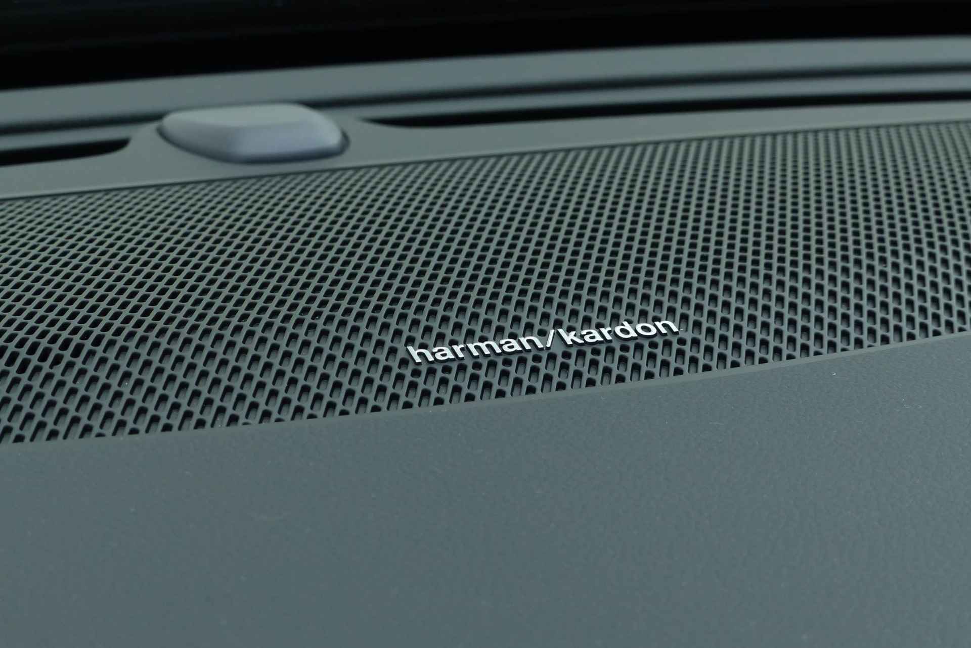Volvo S90 B5 251PK AUT8 Ultimate Dark Adaptieve Cruise Control met Pilot Assist, Elektrisch bedienbaar panoramisch schuif-/kanteldak, Premium audio by Harman Kardon, Elektrisch bedienbare voorstoelen, Verwarmbare voorstoelen + stuurwiel, Verwarmbare achterbank, Park Assist voor + achter, Parkeercamera, 360° camera, Head-Up display, Blind Spot Information System, Keyless entree, 4-Zone Climate Control, Apple CarPlay/Android Auto, 20'' Lichtmetalen wielen - 24/27