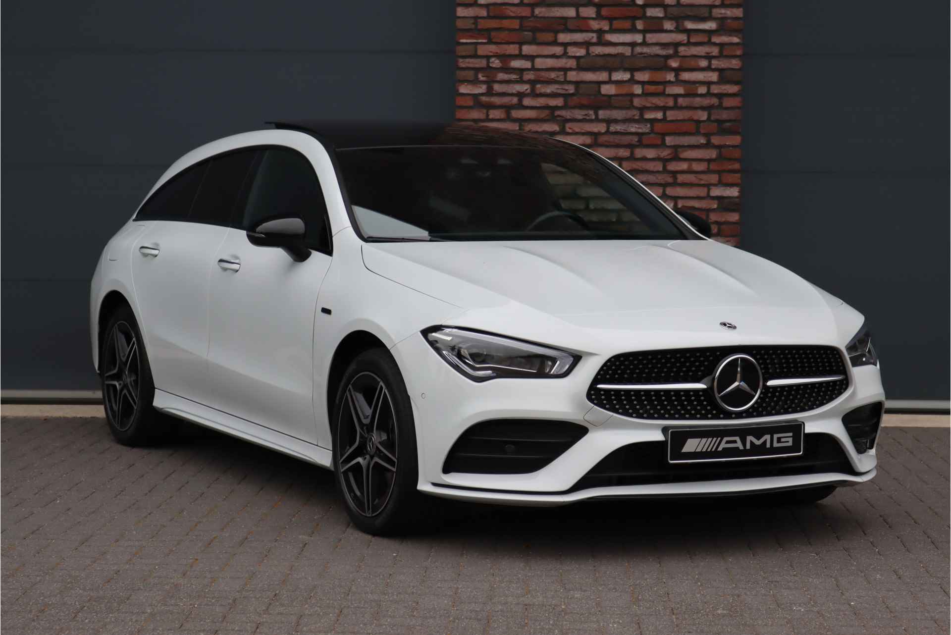 Mercedes-Benz CLA-Klasse Shooting Brake 250 e AMG Line Aut8 | Panoramadak | Distronic+ | Memory | Camera | Sfeerverlichting | Augmented Reality | Keyless Go | Multibeam LED | Advanced Sound System | - 4/41