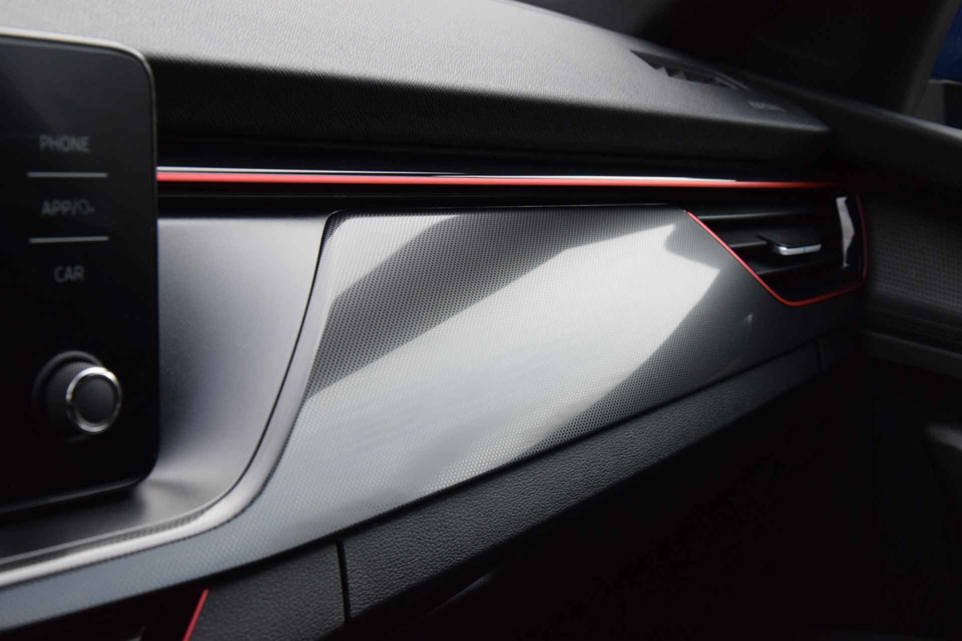 Škoda Scala 1.0 TSI 116PK Sport Business | NL Auto | BOVAG Garantie | Full LED | Stoelverwarming | PDC Achter | Sportstoelen | Apple Carplay/Android Auto | - 33/40