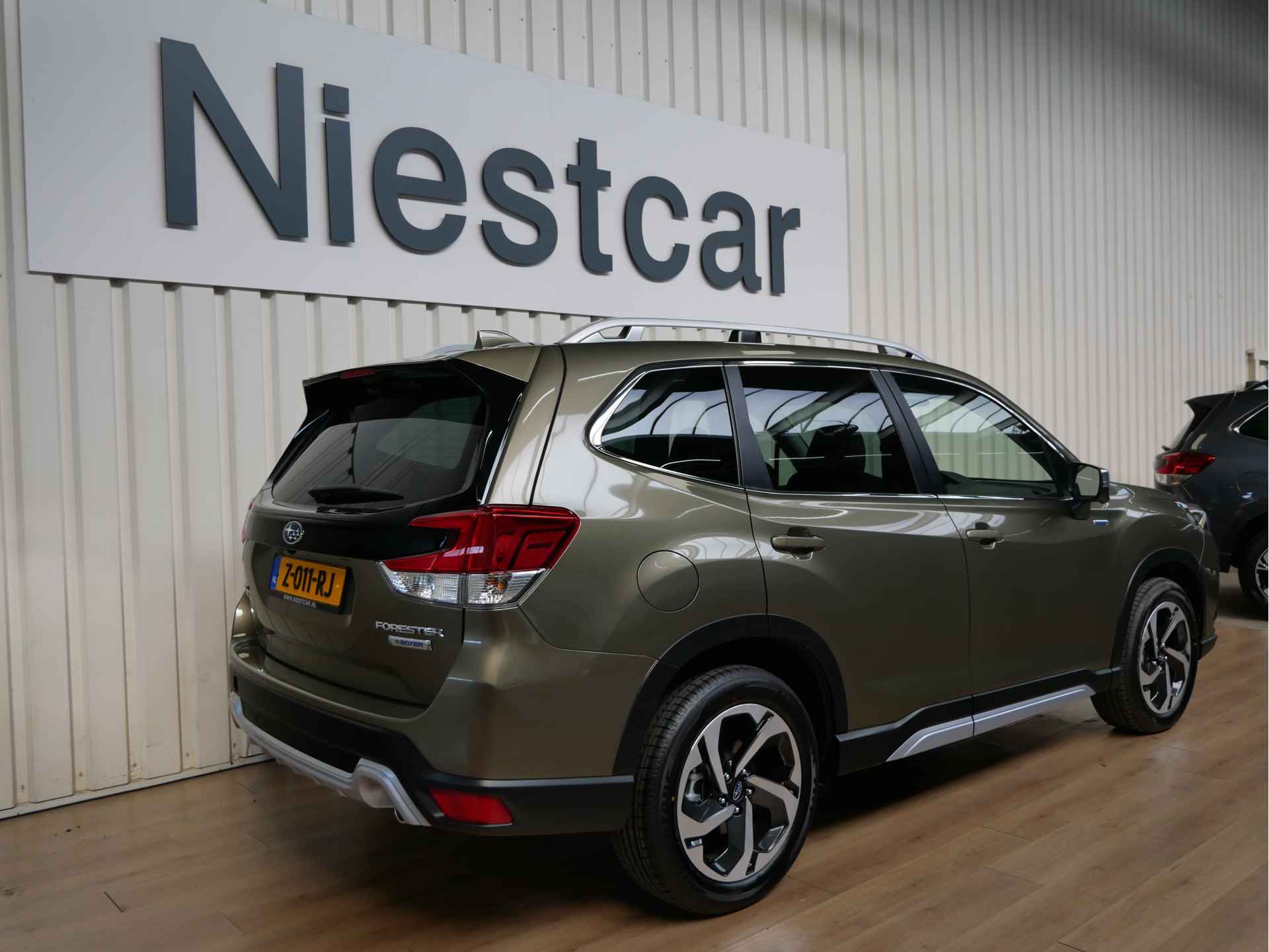 Subaru Forester 2.0i E-boxer Premium Eye-Sight / Navigatie / Apple Carplay en android auto - 4/27