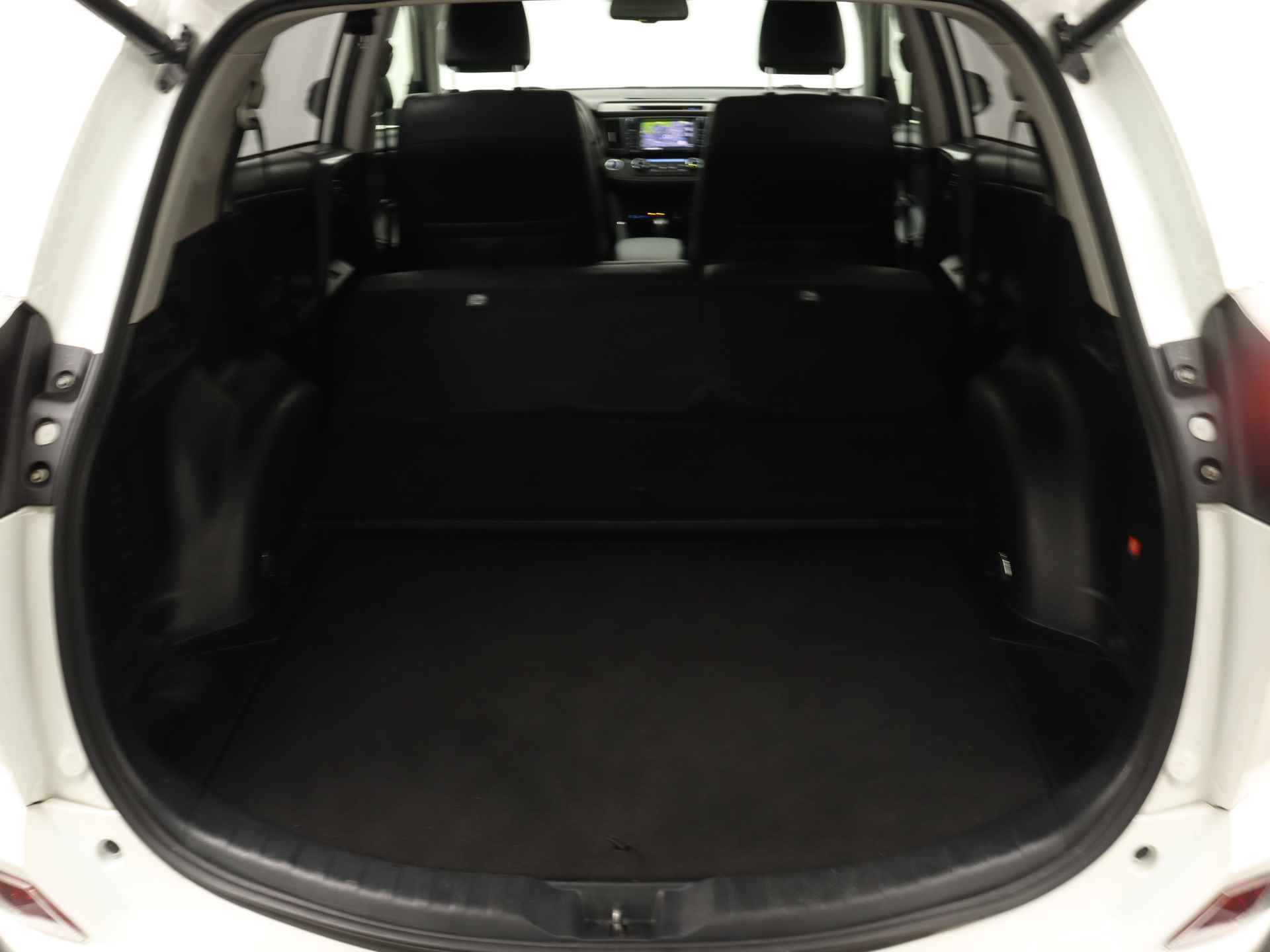 Toyota RAV4 2.5 Hybrid AWD Executive Business | Parkeersensoren | Trekhaak | Navigatie | Camera | Stoelverwarming | - 38/46