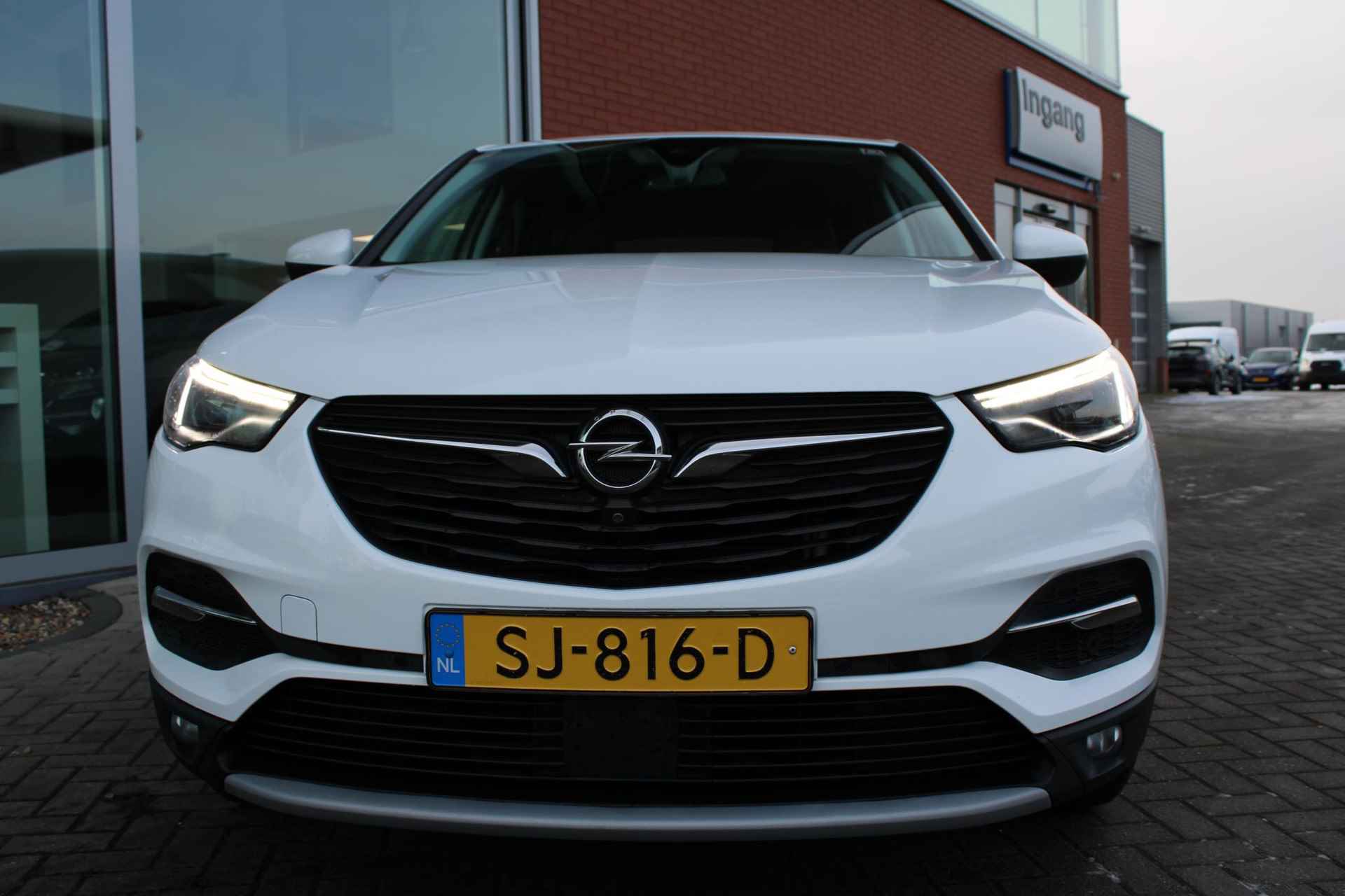 Opel Grandland X 1.6 CDTi Business Executive | Trekhaak | Climate Control | AGR Stoelen | Navigatie | Camera | Electrische achterklep | 18 INCH Lichtmetalen Velgen | Nette Auto! - 4/33