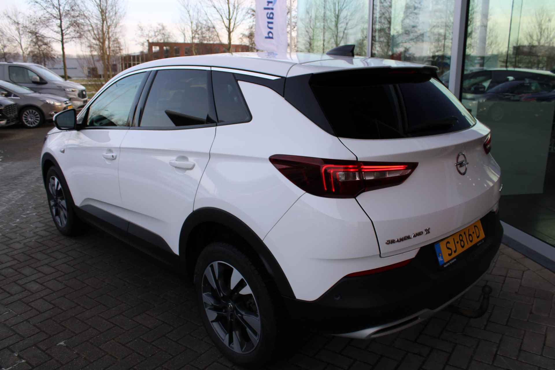 Opel Grandland X 1.6 CDTi Business Executive | Trekhaak | Climate Control | AGR Stoelen | Navigatie | Camera | Electrische achterklep | 18 INCH Lichtmetalen Velgen | Nette Auto! - 9/33