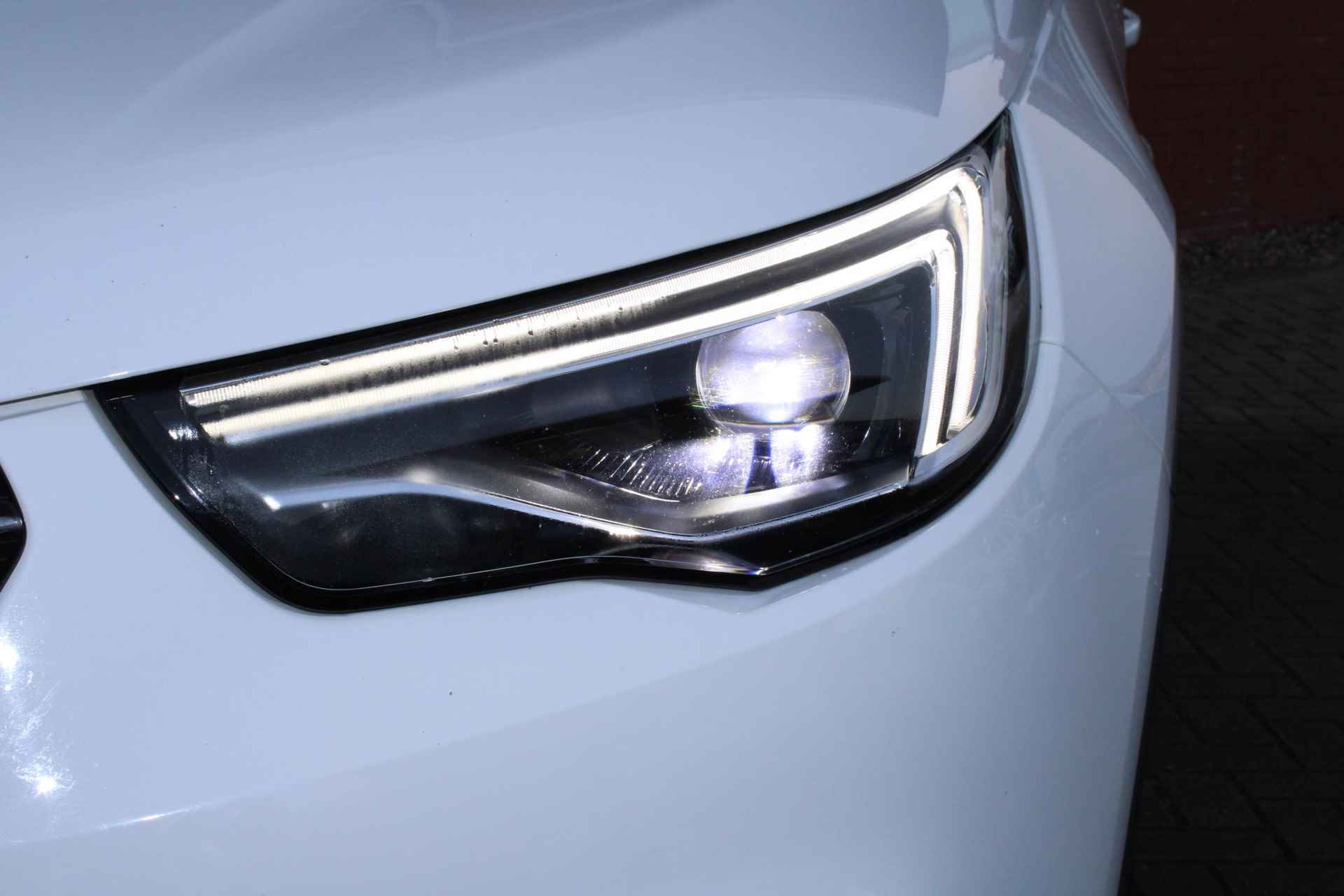 Opel Grandland X 1.6 CDTi Business Executive | Trekhaak | Climate Control | AGR Stoelen | Navigatie | Camera | Electrische achterklep | 18 INCH Lichtmetalen Velgen | Nette Auto! - 14/33