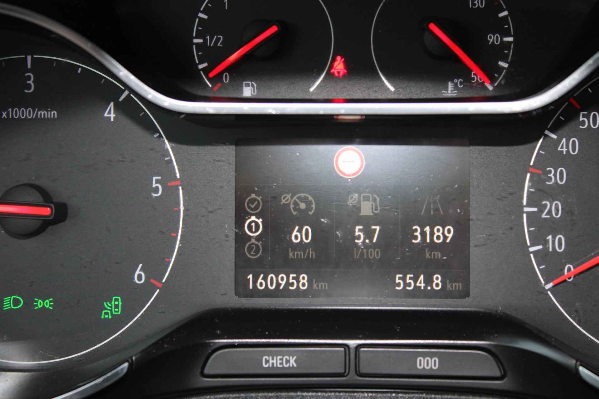Opel Grandland X 1.6 CDTi Business Executive | Trekhaak | Climate Control | AGR Stoelen | Navigatie | Camera | Electrische achterklep | 18 INCH Lichtmetalen Velgen | Nette Auto! - 25/33