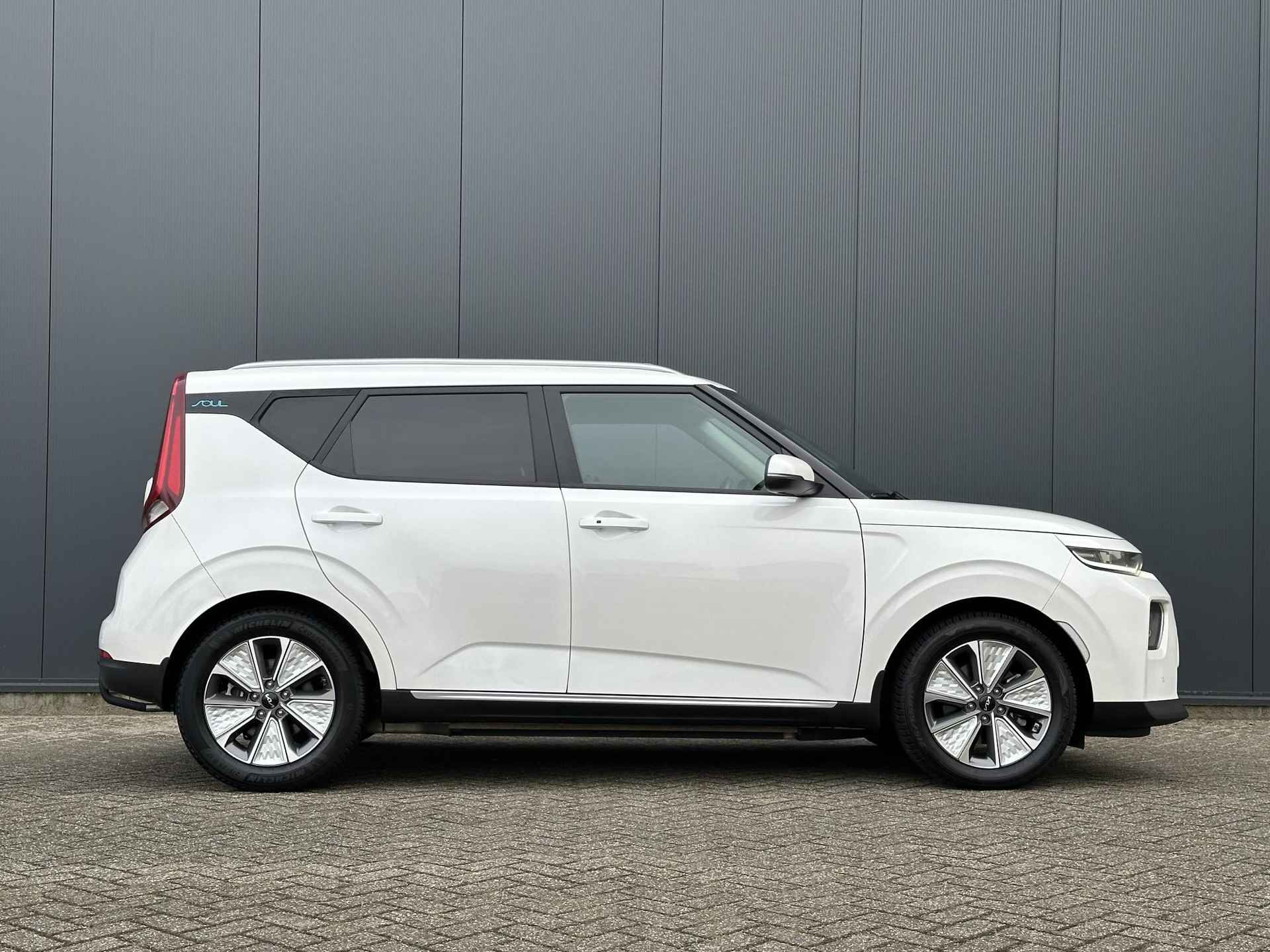 Kia e-Soul DynamicPlusLine 64 kWh | Navi | Clima | Camera | Stoel- en Stuurverwarming | Adaptive Cruise Control | Apple Carplay & Android Auto | - 9/32