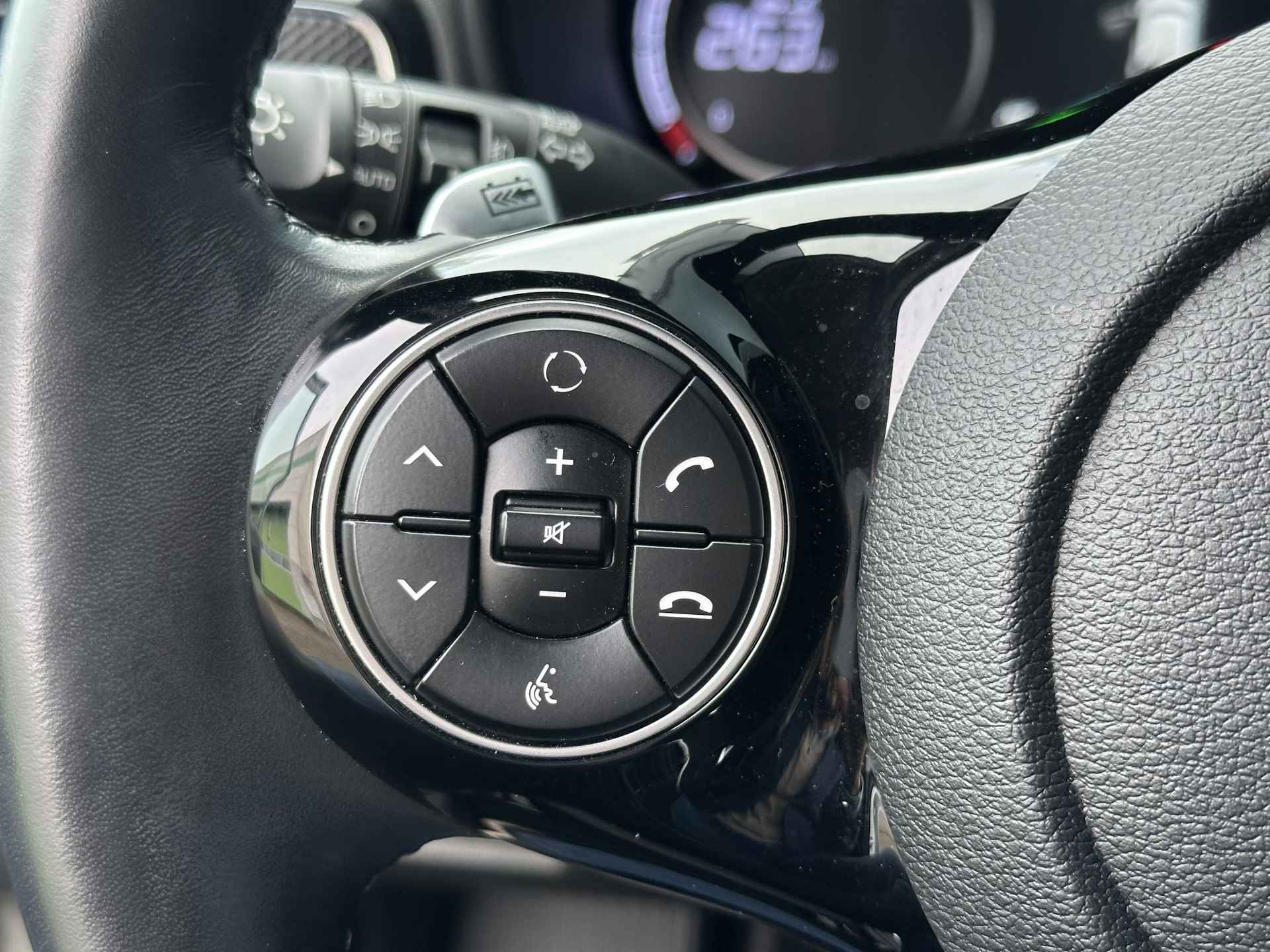 Kia e-Soul DynamicPlusLine 64 kWh | Navi | Clima | Camera | Stoel- en Stuurverwarming | Adaptive Cruise Control | Apple Carplay & Android Auto | - 19/32