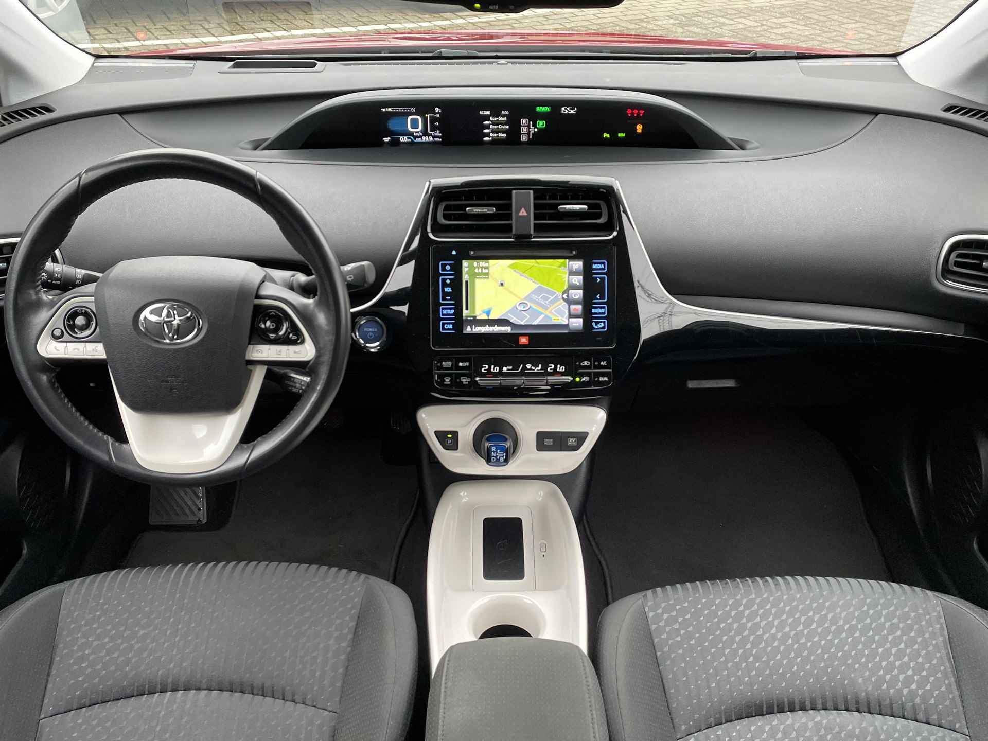Toyota Prius 1.8 First Edition **DODE HOEK DETECTIE/ NAVIGATIE/ STOELVERWARMING/ JBL AUDIO** - 7/37