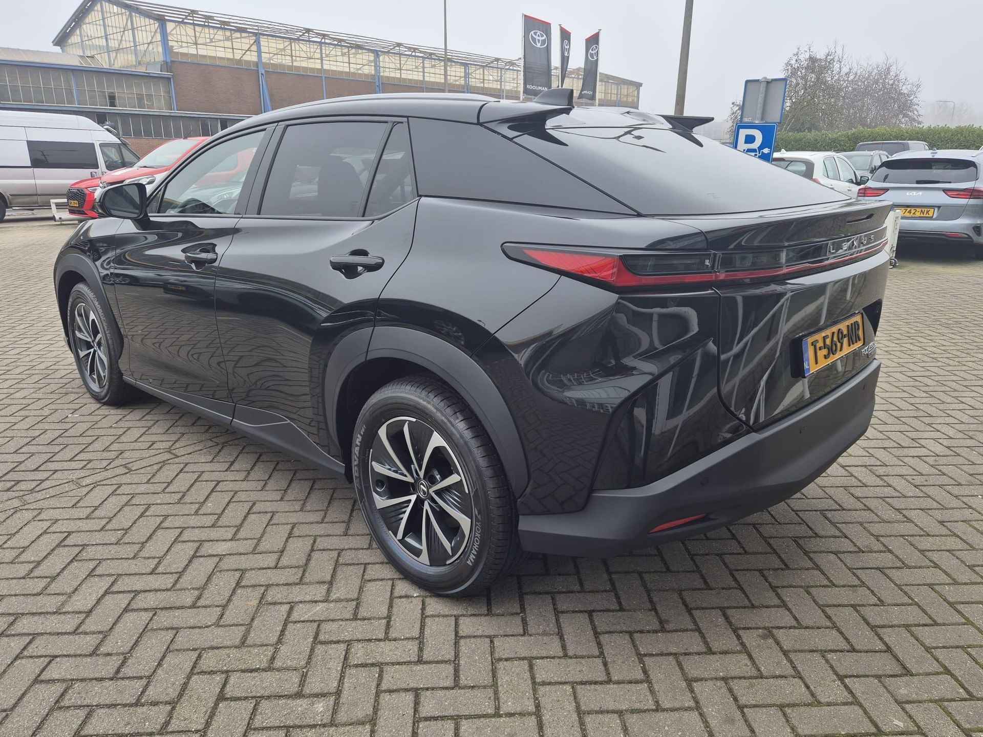 Lexus RZ 450e Executive Line 71 kWh NIEUW & DIRECT LEVERBAAR , Automaat , Stoel/Stuur verwarming ,Leder ,Dodehoek detectie, 10 jaar Lexus garantie, originele NL auto, 435KM - 11/35