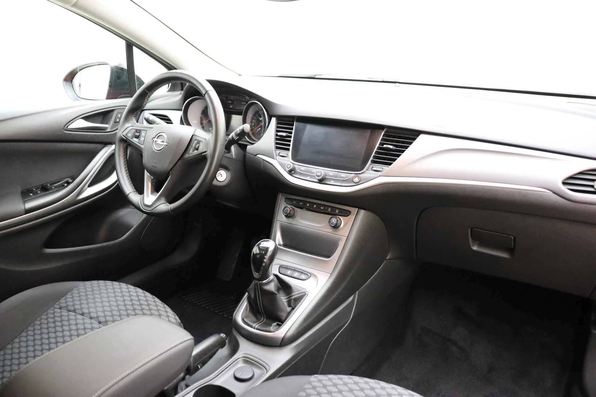 Opel Astra 1.4 Black Edition 150pk | Navigatie | Airco | Sportief | Parkeersensoren Achter | Weinig Kilometers | 1e Eigenaar | 17" Lichtmetalen Velgen | Cruise Control - 4/32