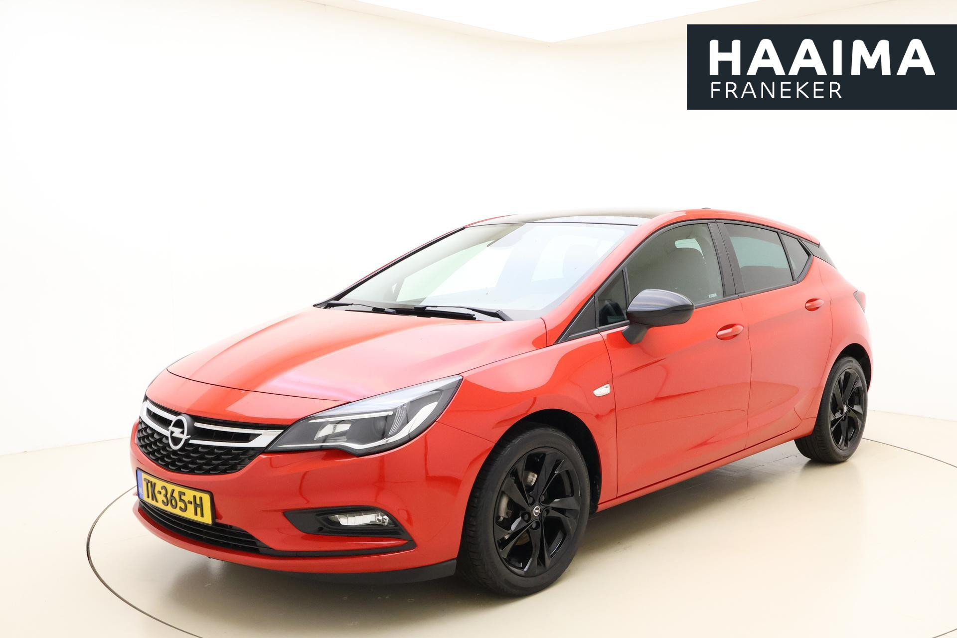 Opel Astra 1.4 Black Edition 150pk | Navigatie | Airco | Sportief | Parkeersensoren Achter | Weinig Kilometers | 1e Eigenaar | 17" Lichtmetalen Velgen | Cruise Control