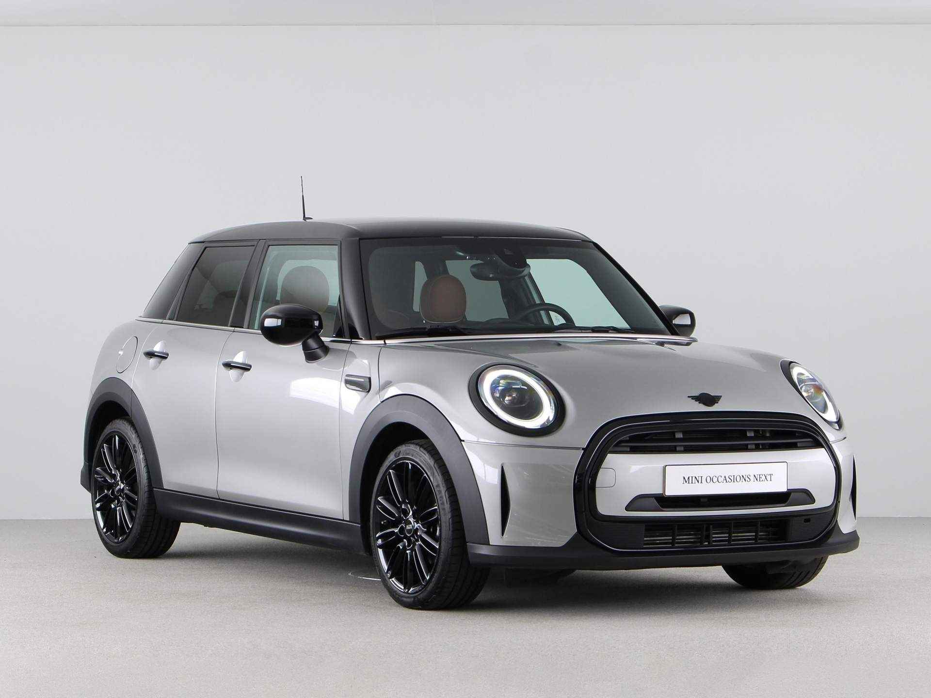 MINI 5-deurs Cooper Camden Edition Aut. - 8/23