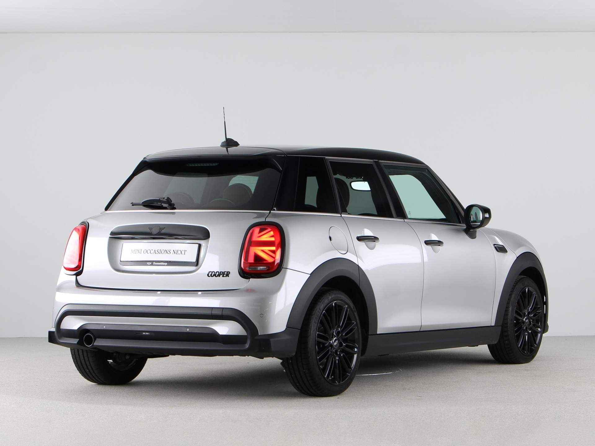 MINI 5-deurs Cooper Camden Edition Aut. - 10/23