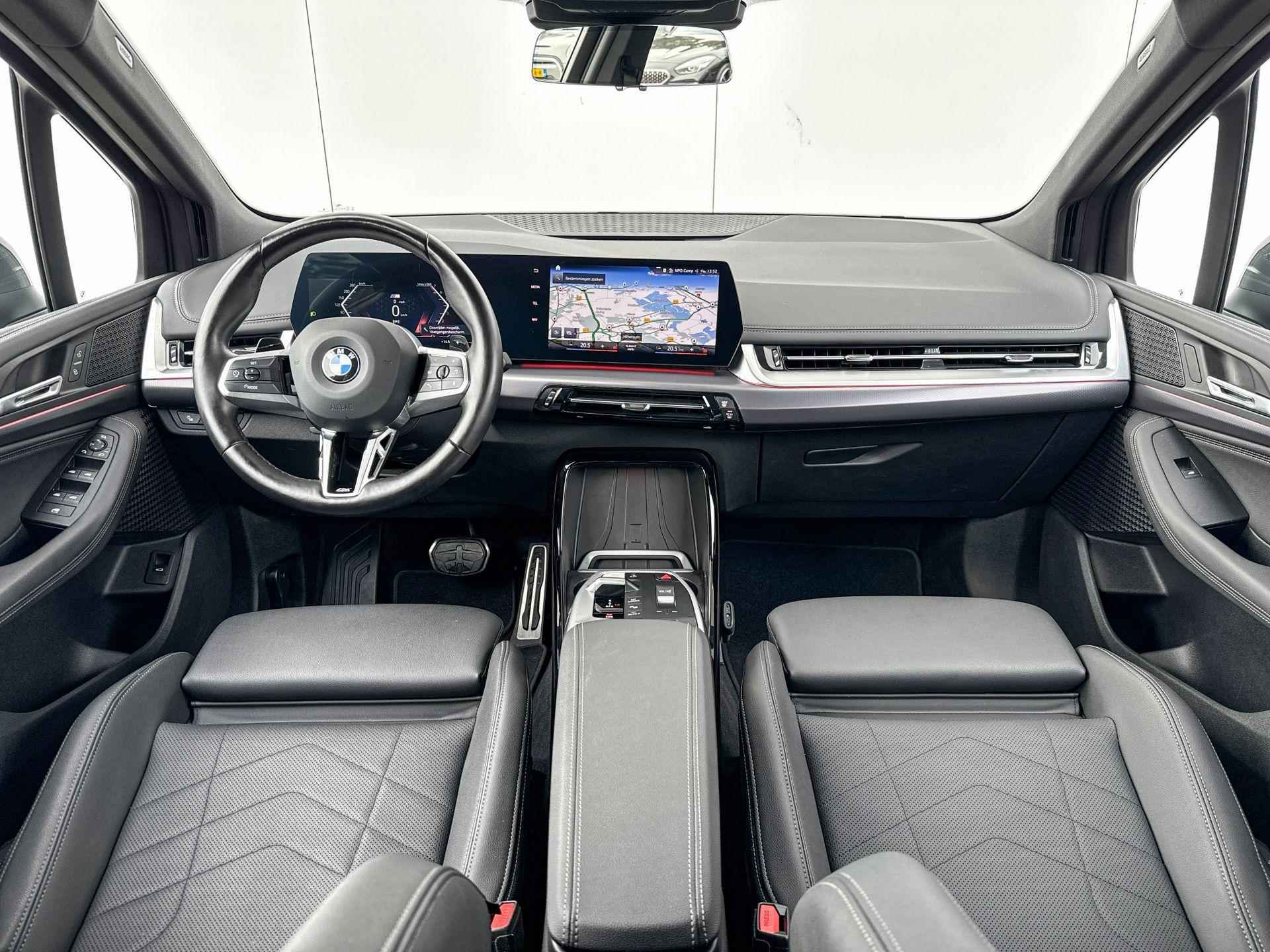 BMW 2 Serie Active Tourer 220i M-Sport /  18" / Trekhaak met elektrisch wegklapbare kogel / Comfort Acces / Parking Assistant / Sport Stoelen - 8/28