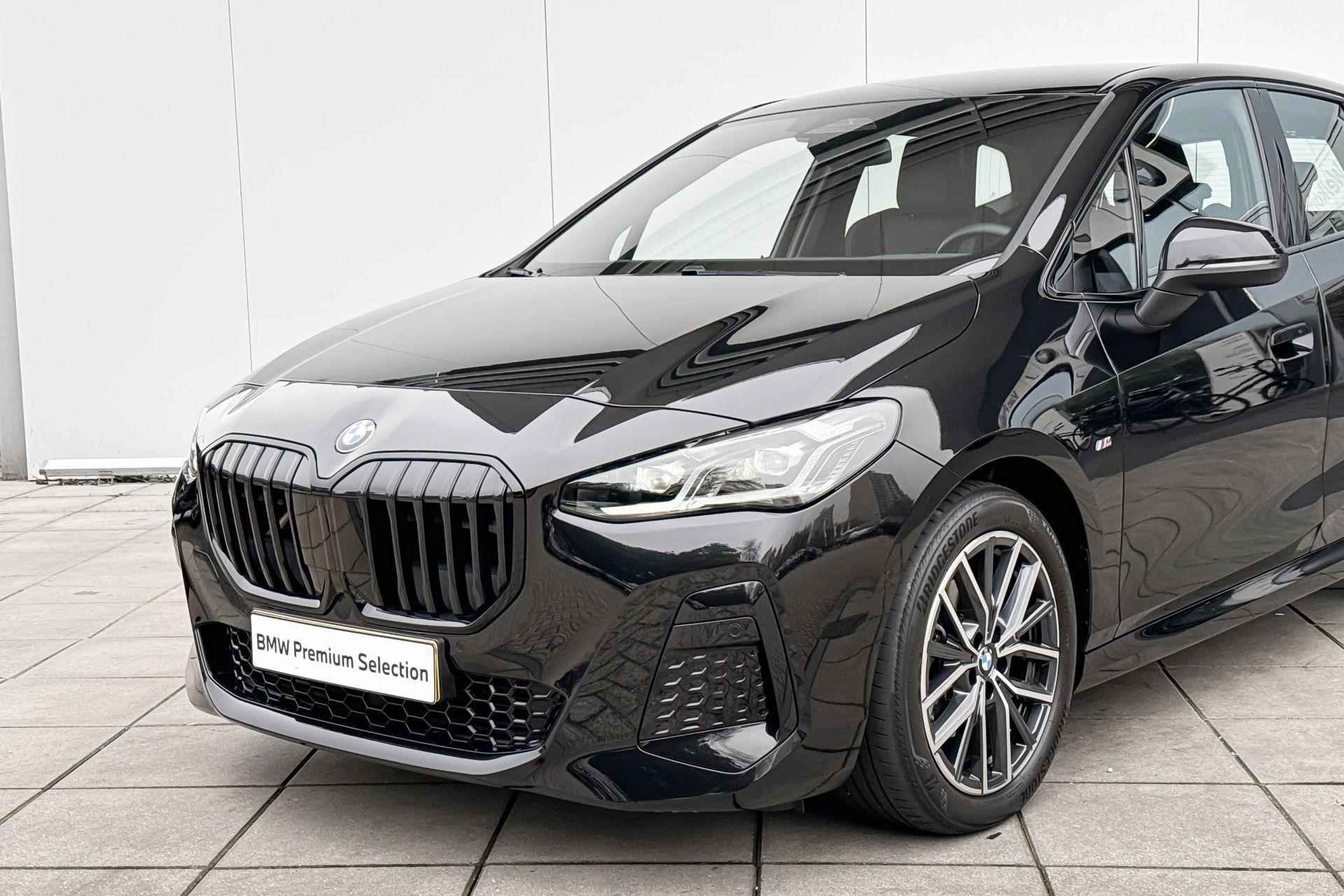 BMW 2 Serie Active Tourer 220i M-Sport /  18" / Trekhaak met elektrisch wegklapbare kogel / Comfort Acces / Parking Assistant / Sport Stoelen - 26/28