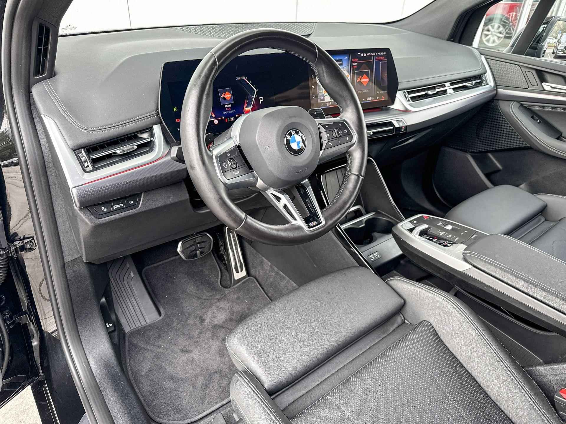 BMW 2 Serie Active Tourer 220i M-Sport /  18" / Trekhaak met elektrisch wegklapbare kogel / Comfort Acces / Parking Assistant / Sport Stoelen - 28/28