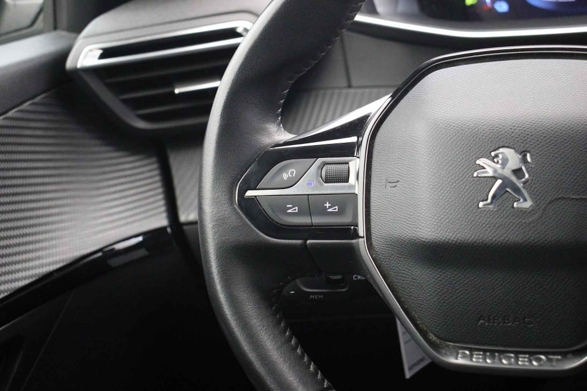 PEUGEOT 208 e-208 Allure 50 kWh - Carplay, Camera - 22/35