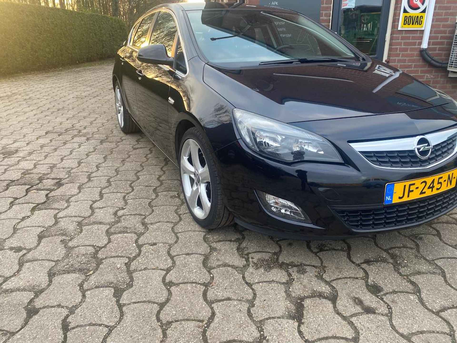 Opel Astra 1.6 T Executive - 3/15