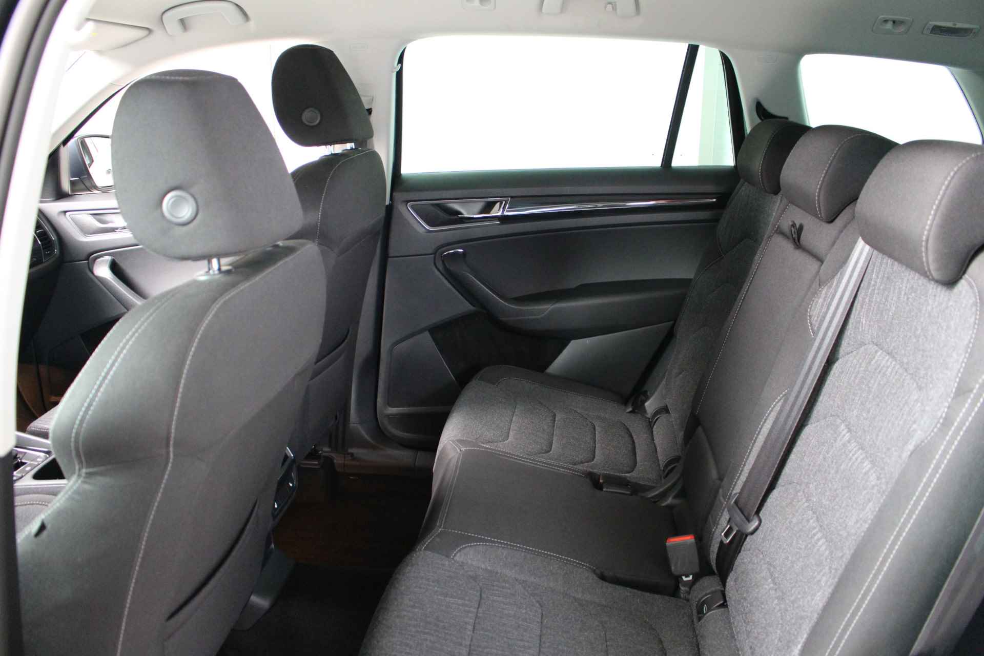 Škoda Kodiaq 1.5 TSI DSG Style 7-Persoons Navigatie | Apple Carplay | Android Auto | Stoelverwarming | Parkeersensoren . - 9/33
