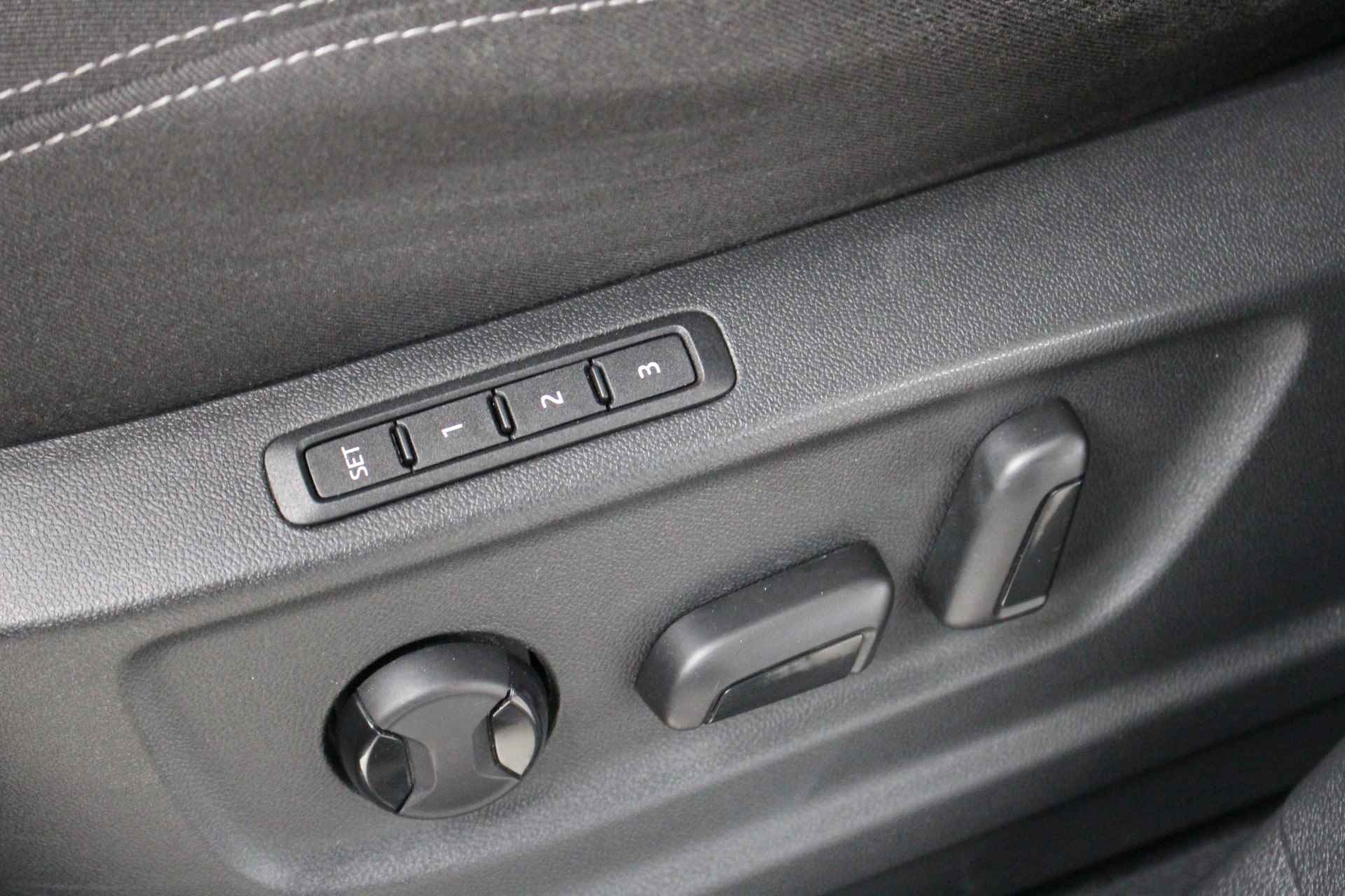 Škoda Kodiaq 1.5 TSI DSG Style 7-Persoons Navigatie | Apple Carplay | Android Auto | Stoelverwarming | Parkeersensoren . - 18/33