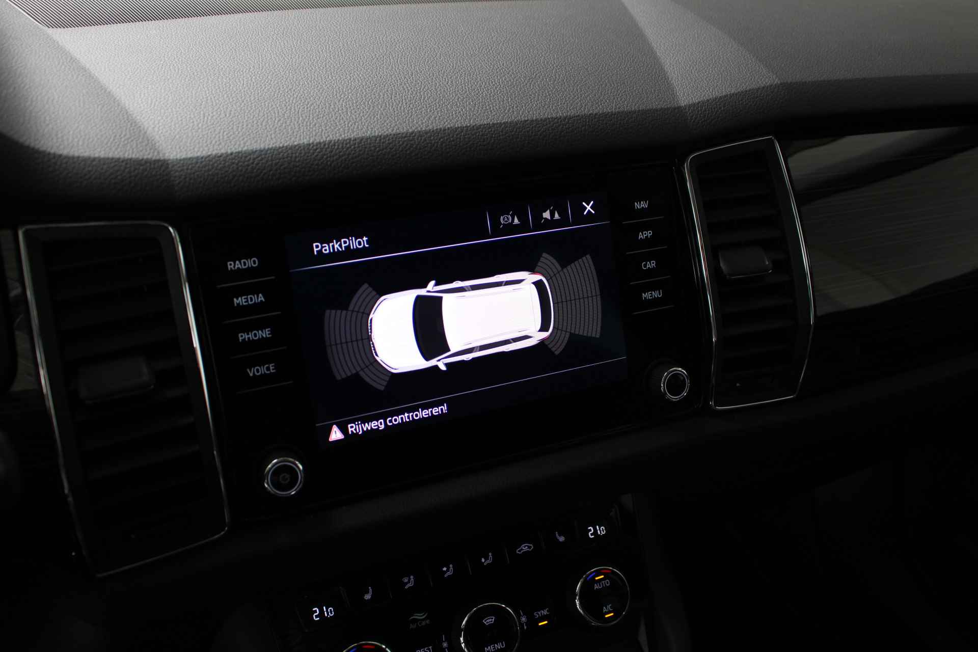 Škoda Kodiaq 1.5 TSI DSG Style 7-Persoons Navigatie | Apple Carplay | Android Auto | Stoelverwarming | Parkeersensoren . - 29/33