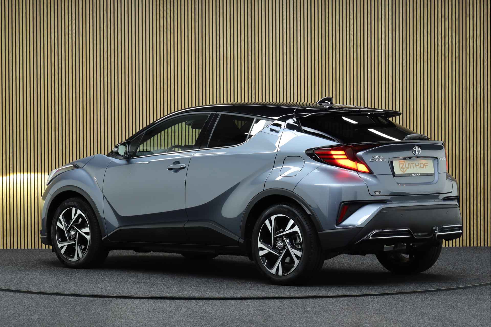 Toyota C-HR 2.0 Hybrid 184PK Style Bi-Tone | Adaptive-cruise | Apple Carplay & Android Auto | Camera | Dodehoekdetectie | Keyless | Afneembare Trekhaak | Winterpakket - 3/51