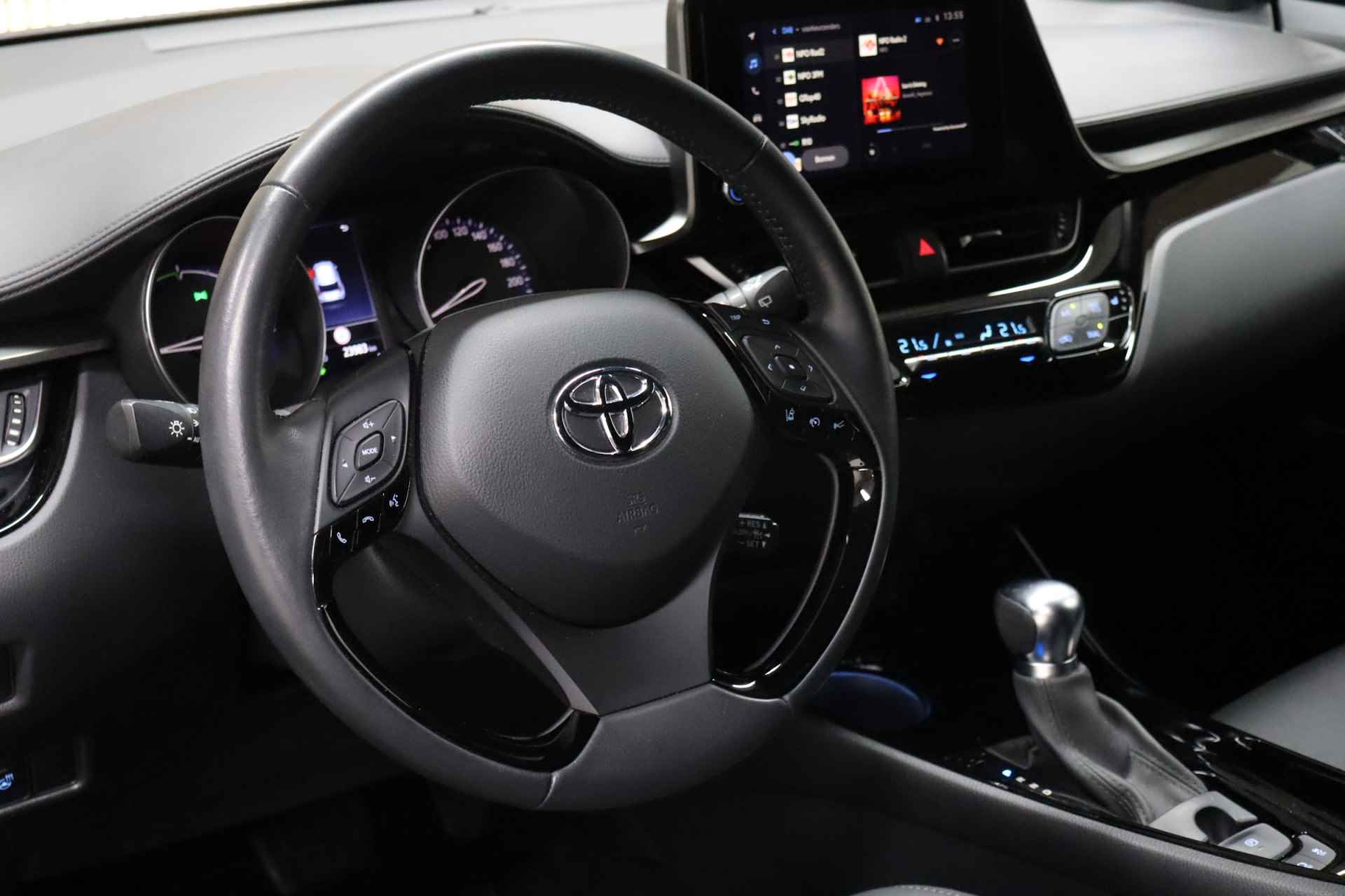 Toyota C-HR 2.0 Hybrid 184PK Style Bi-Tone | Adaptive-cruise | Apple Carplay & Android Auto | Camera | Dodehoekdetectie | Keyless | Afneembare Trekhaak | Winterpakket - 18/51