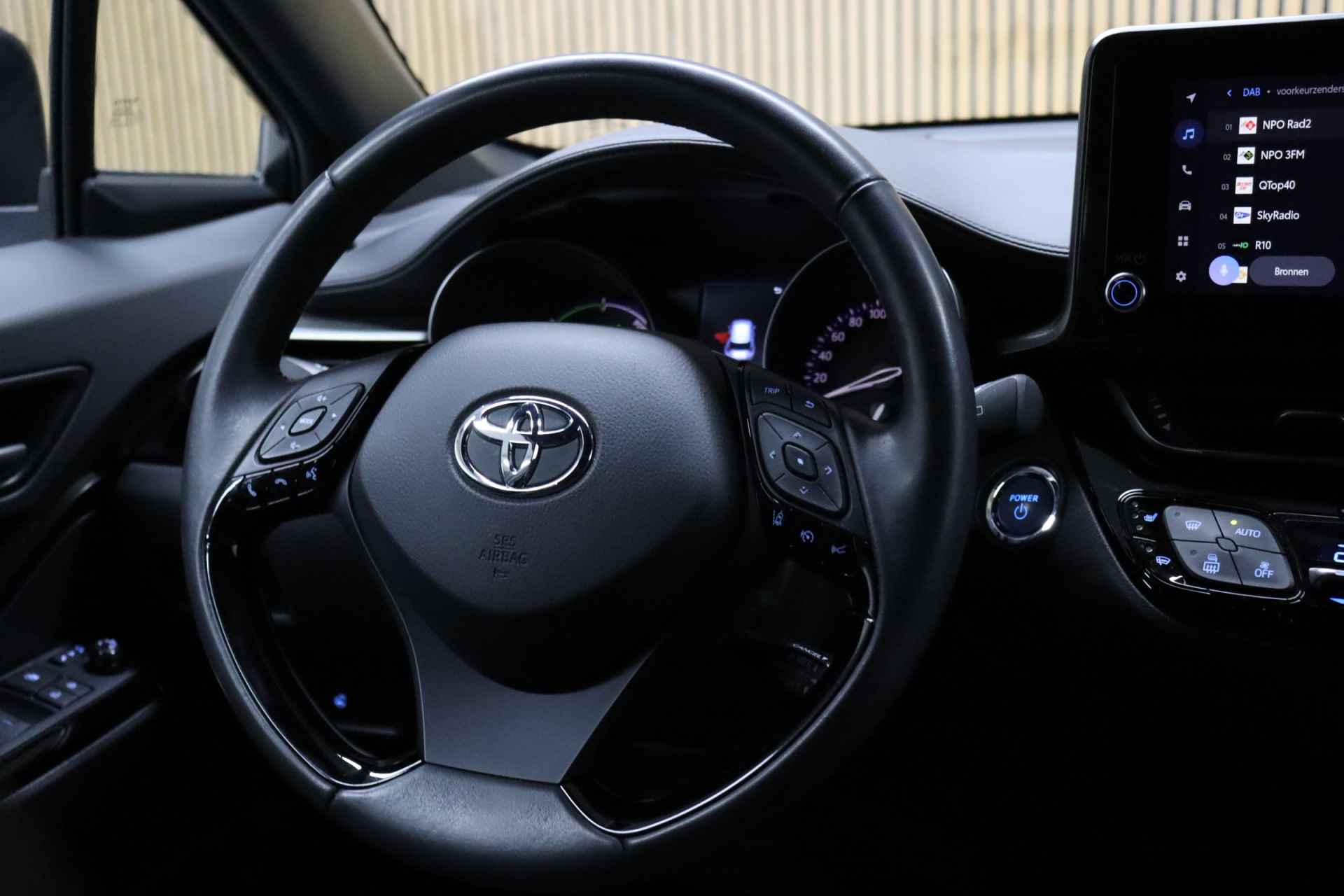 Toyota C-HR 2.0 Hybrid 184PK Style Bi-Tone | Adaptive-cruise | Apple Carplay & Android Auto | Camera | Dodehoekdetectie | Keyless | Afneembare Trekhaak | Winterpakket - 19/51