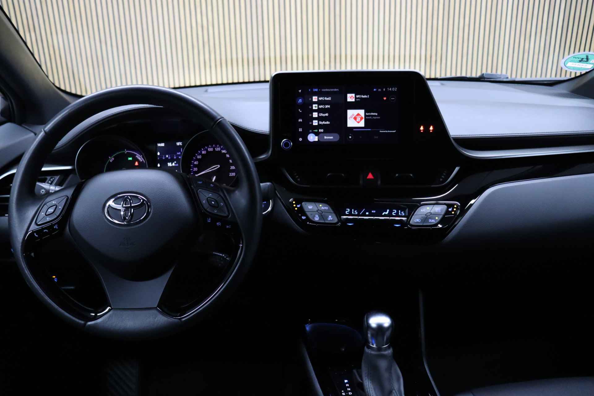 Toyota C-HR 2.0 Hybrid 184PK Style Bi-Tone | Adaptive-cruise | Apple Carplay & Android Auto | Camera | Dodehoekdetectie | Keyless | Afneembare Trekhaak | Winterpakket - 44/51