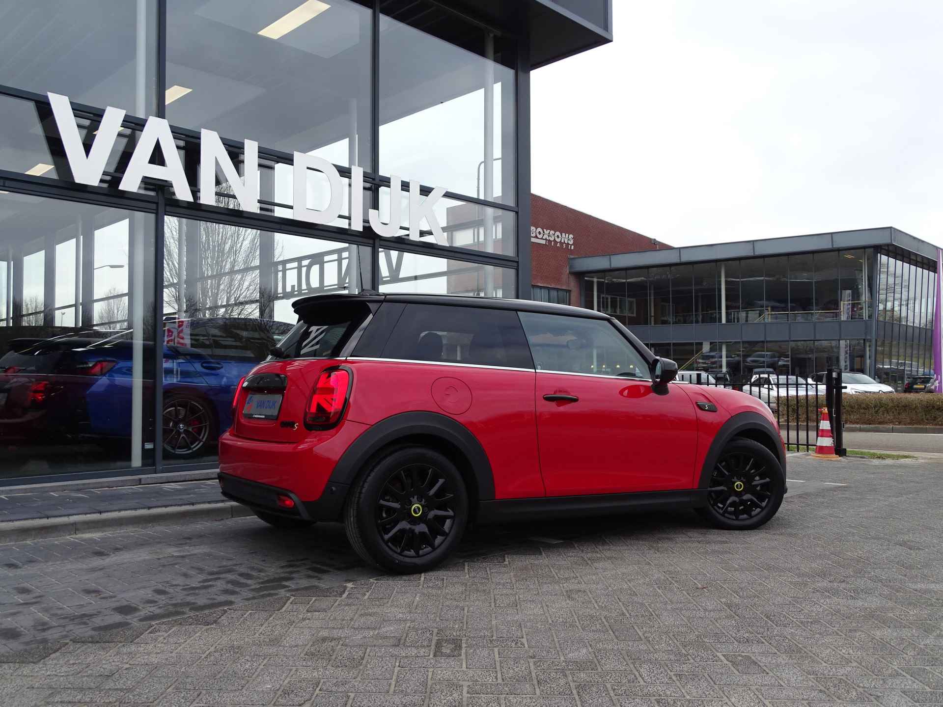 MINI Mini Electric Business Edition Camera Led Apple-CarPlay Verd.Ruiten Driv.Ass. Sportstoelen Navi.Pro 16" LM Velgen Victory Black. - 34/35