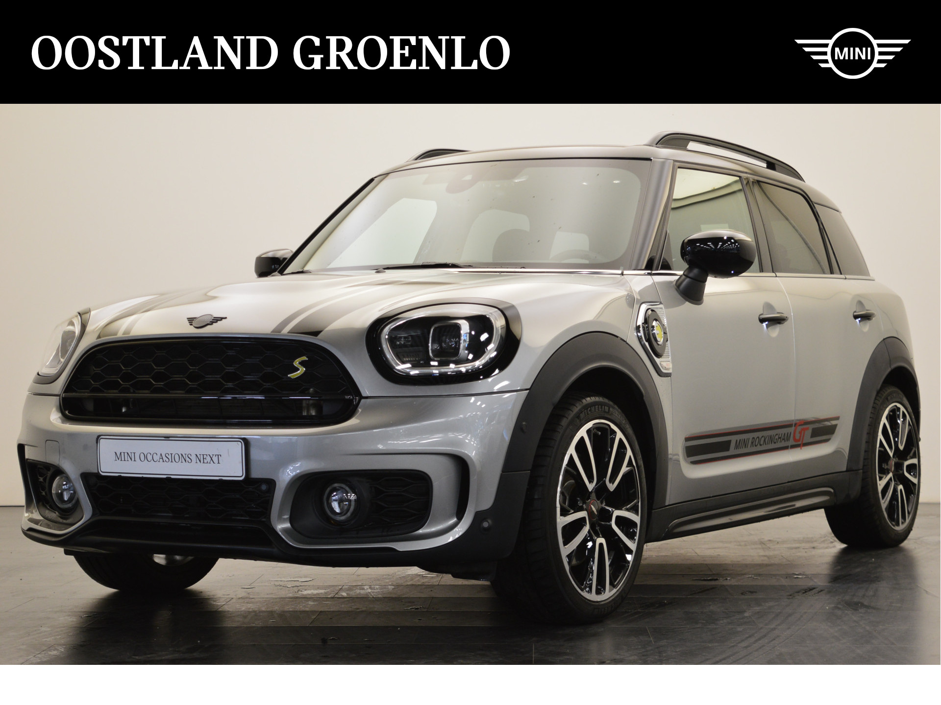 MINI Countryman Cooper SE ALL4 JCW Automaat / Premium Plus Pakket / Panoramadak / Achteruitrijcamera / Comfort Access / Active Cruise Control / Head-Up / LED / Park Assistant