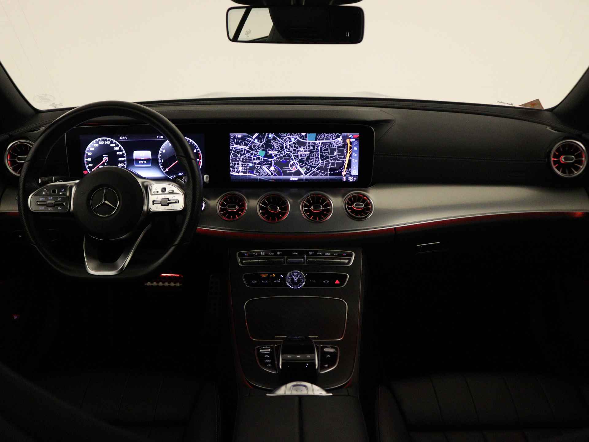 Mercedes-Benz E-Klasse Cabrio 200 Premium Plus Limited | AMG | Sfeerverlichting | Navigatie | Memory Seats | Stoel+Nekverwarming |  Parkeersensoren + Camera | Inclusief 24 MB Premium Certified garantie voor Europa. - 5/42