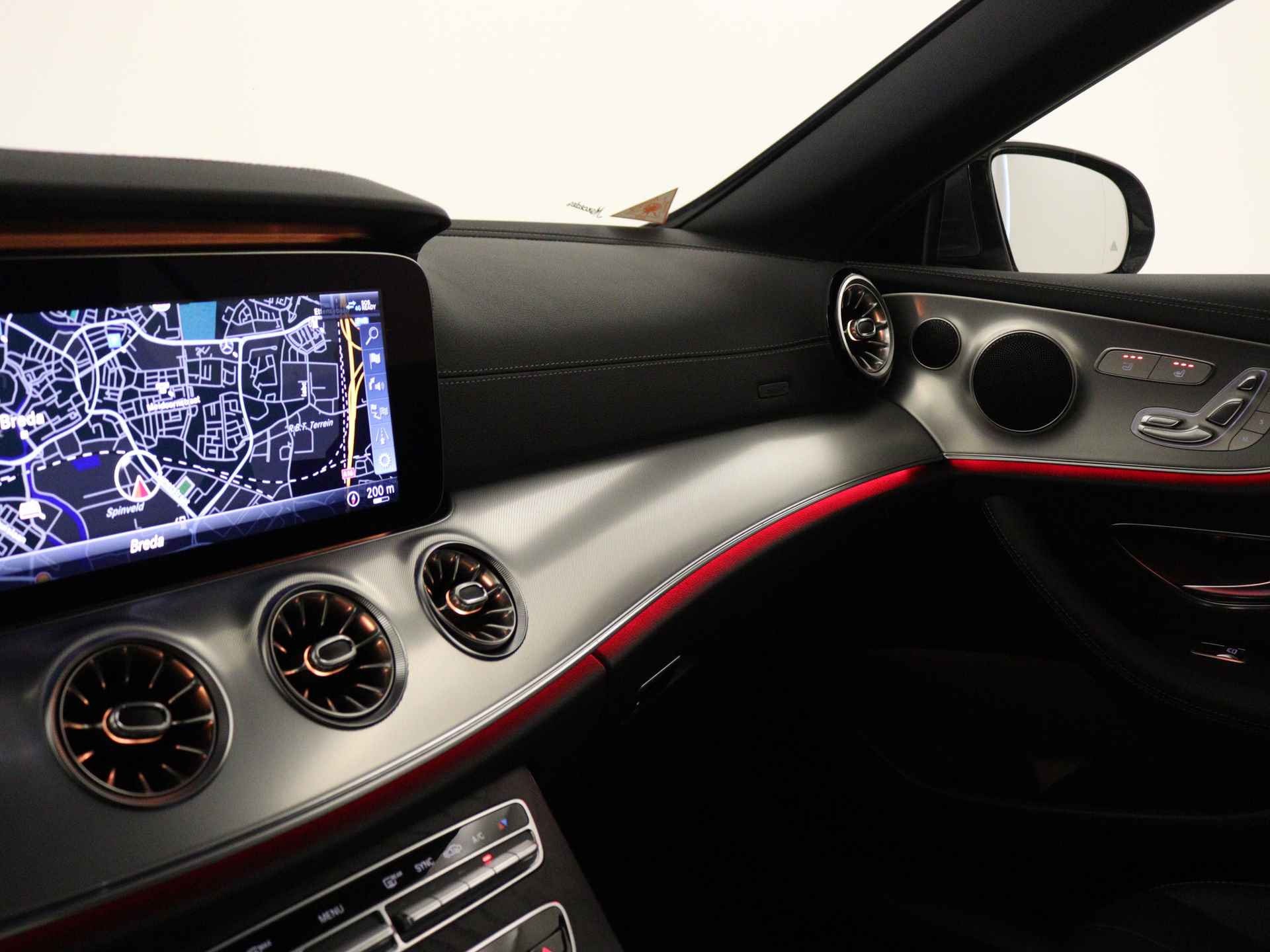 Mercedes-Benz E-Klasse Cabrio 200 Premium Plus Limited | AMG | Sfeerverlichting | Navigatie | Memory Seats | Stoel+Nekverwarming |  Parkeersensoren + Camera | Inclusief 24 MB Premium Certified garantie voor Europa. - 7/42