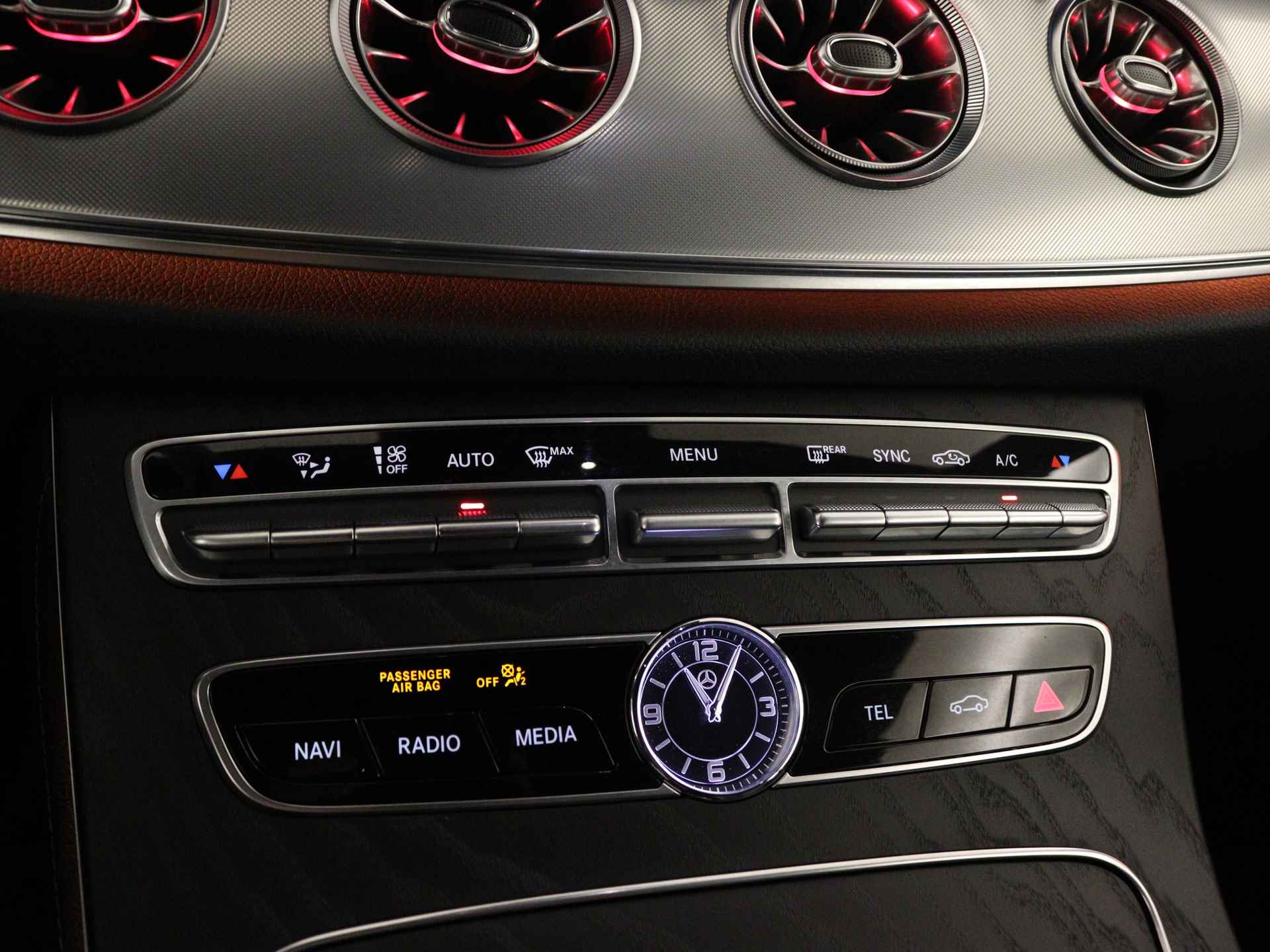 Mercedes-Benz E-Klasse Cabrio 200 Premium Plus Limited | AMG | Sfeerverlichting | Navigatie | Memory Seats | Stoel+Nekverwarming |  Parkeersensoren + Camera | Inclusief 24 MB Premium Certified garantie voor Europa. - 10/42