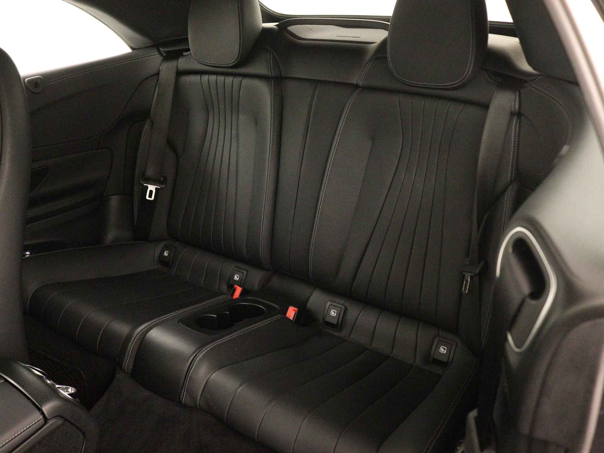 Mercedes-Benz E-Klasse Cabrio 200 Premium Plus Limited | AMG | Sfeerverlichting | Navigatie | Memory Seats | Stoel+Nekverwarming |  Parkeersensoren + Camera | Inclusief 24 MB Premium Certified garantie voor Europa. - 17/42