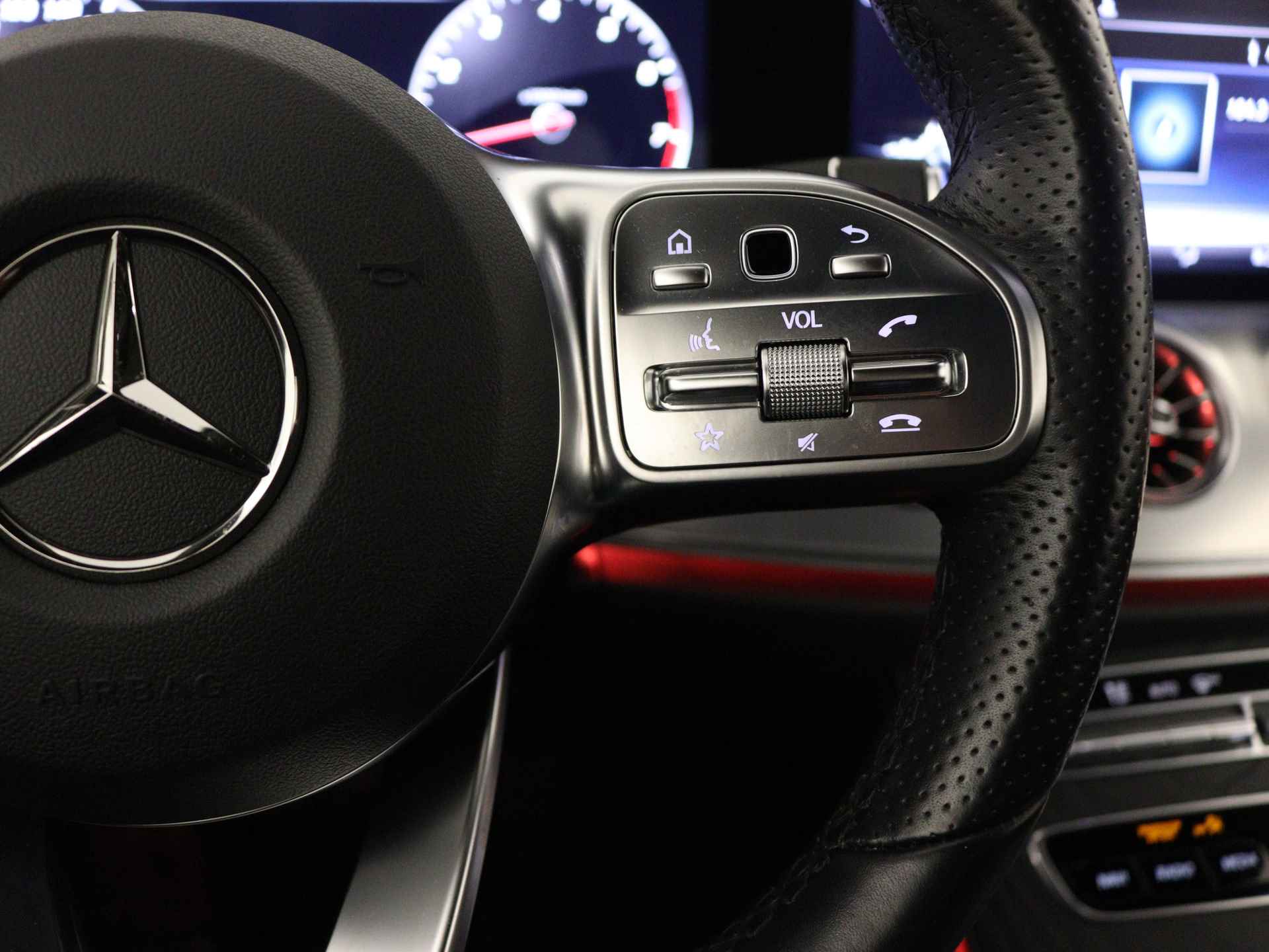 Mercedes-Benz E-Klasse Cabrio 200 Premium Plus Limited | AMG | Sfeerverlichting | Navigatie | Memory Seats | Stoel+Nekverwarming |  Parkeersensoren + Camera | Inclusief 24 MB Premium Certified garantie voor Europa. - 19/42