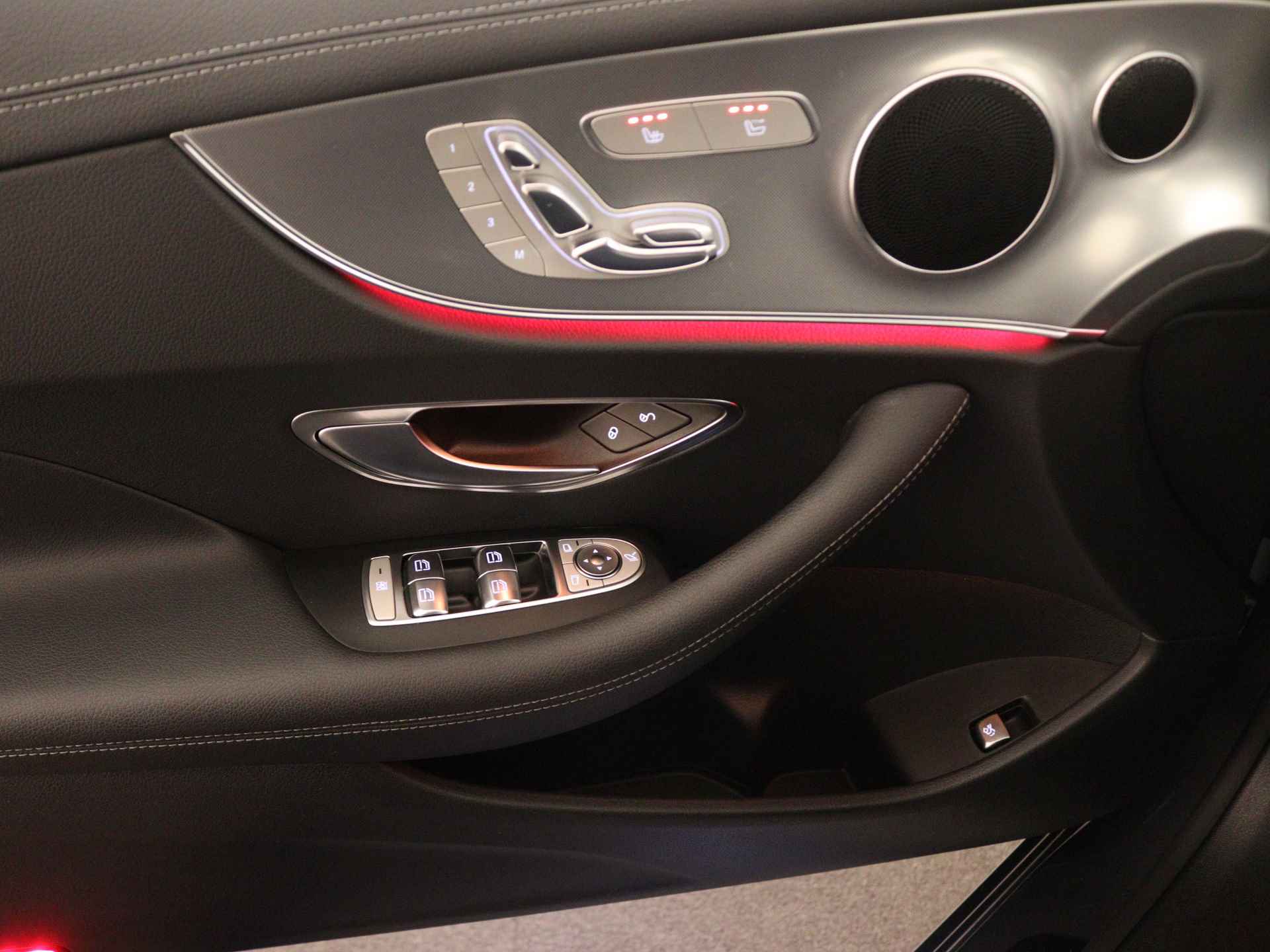 Mercedes-Benz E-Klasse Cabrio 200 Premium Plus Limited | AMG | Sfeerverlichting | Navigatie | Memory Seats | Stoel+Nekverwarming |  Parkeersensoren + Camera | Inclusief 24 MB Premium Certified garantie voor Europa. - 27/42
