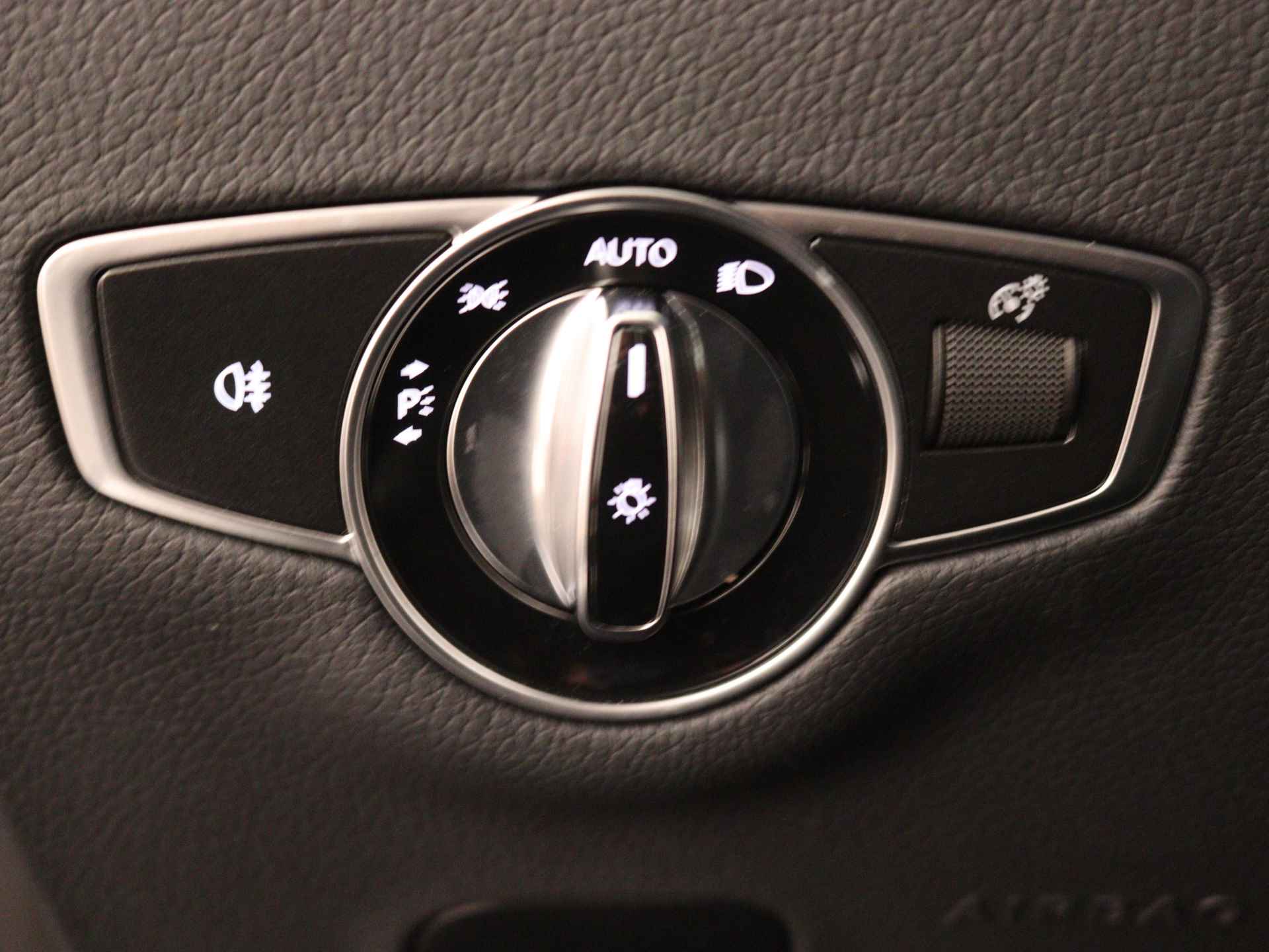 Mercedes-Benz E-Klasse Cabrio 200 Premium Plus Limited | AMG | Sfeerverlichting | Navigatie | Memory Seats | Stoel+Nekverwarming |  Parkeersensoren + Camera | Inclusief 24 MB Premium Certified garantie voor Europa. - 31/42