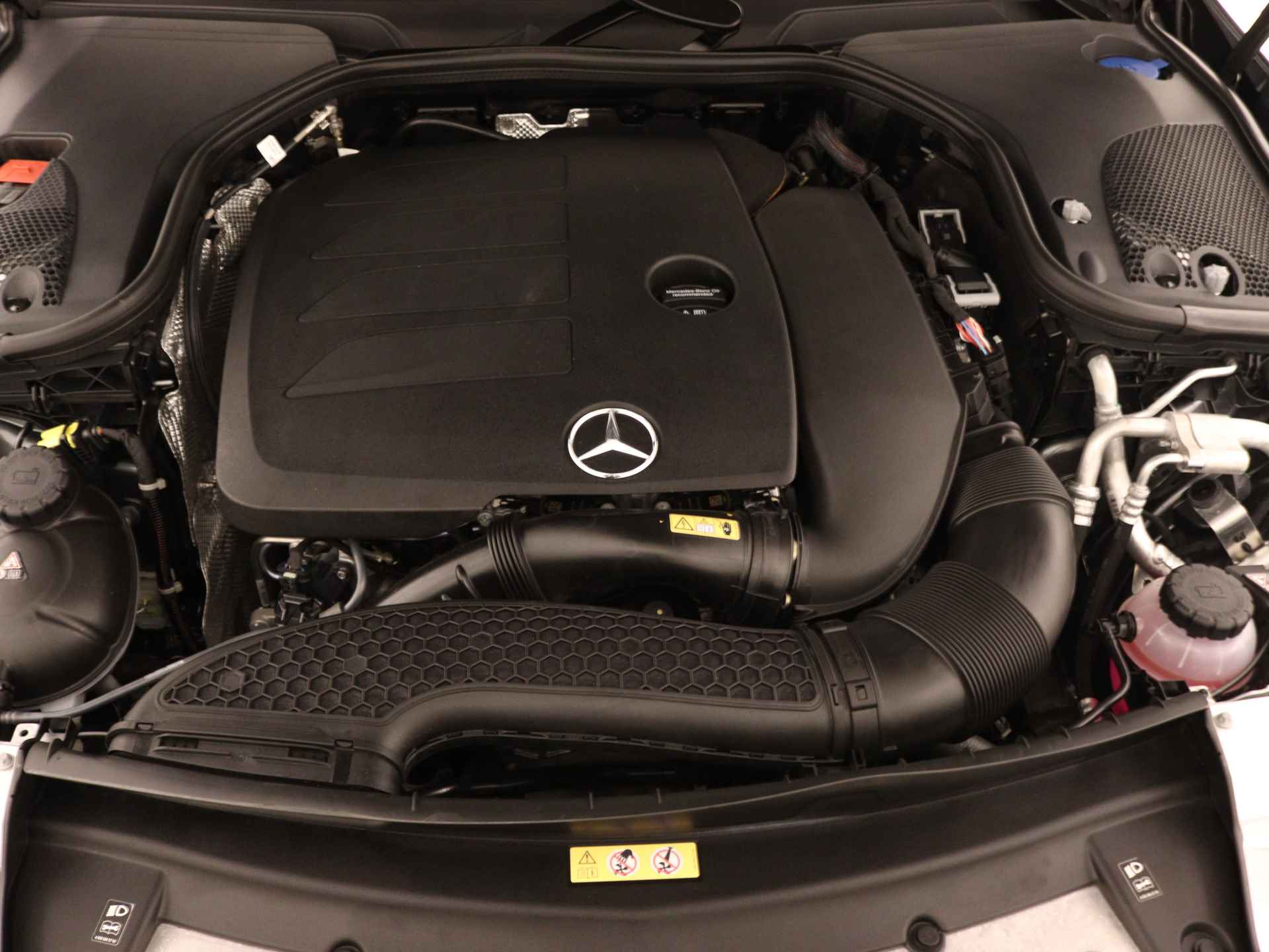 Mercedes-Benz E-Klasse Cabrio 200 Premium Plus Limited | AMG | Sfeerverlichting | Navigatie | Memory Seats | Stoel+Nekverwarming |  Parkeersensoren + Camera | Inclusief 24 MB Premium Certified garantie voor Europa. - 36/42