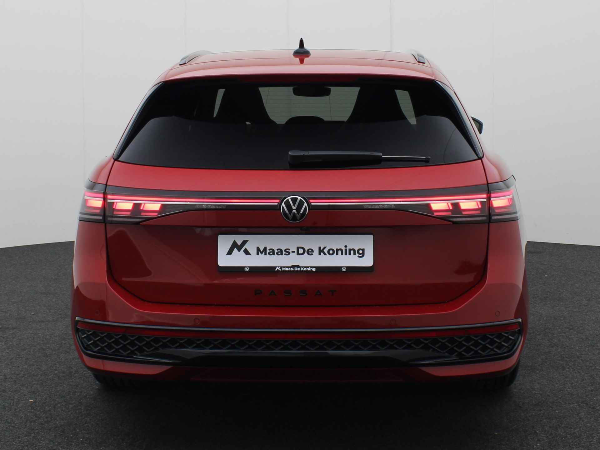 Volkswagen Passat Variant R-Line Business 1.5 1.5 eTSI 110 kW 150 pk 7 versn. DSG · Assistance pakket plus · Black style pakket · Comfort pakket plus · Panoramisch dakraam · - 33/43