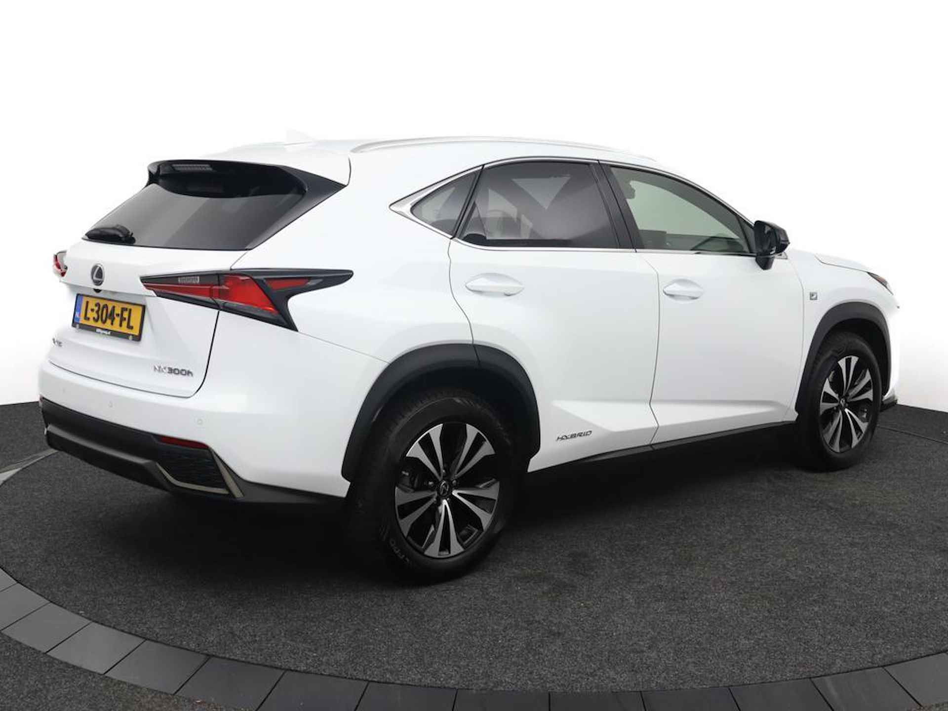 Lexus NX 300h AWD F Sport Line | Apple Carplay | Adaptief demping systeem | Stoelverwarming - 2/47